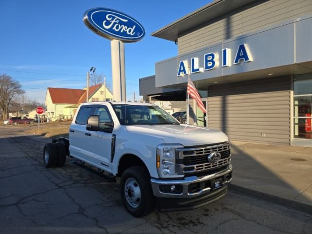 New 2026 Ford Super Duty F-350 DRW XLT Truck Crew Cab