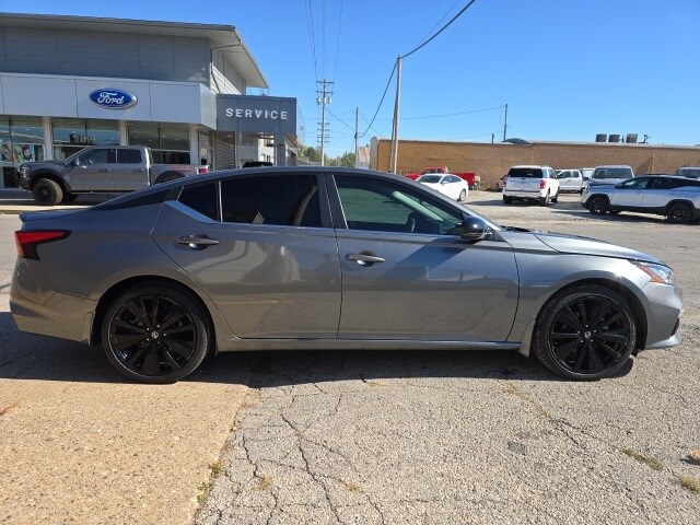 2022 Nissan Altima 2.5 SR photo 2