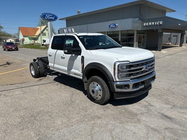 2025 Ford F-550 Super Duty Chassis Cab Lariat's photo
