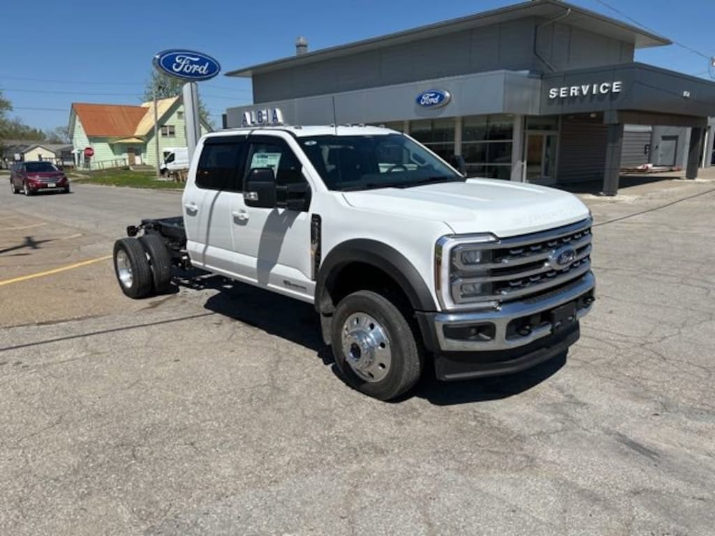 New 2025 Ford Super Duty F-550 DRW LARIAT Truck Crew Cab