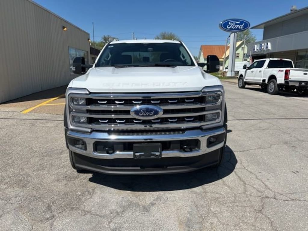New 2025 Ford Super Duty F-550 DRW LARIAT Truck Crew Cab