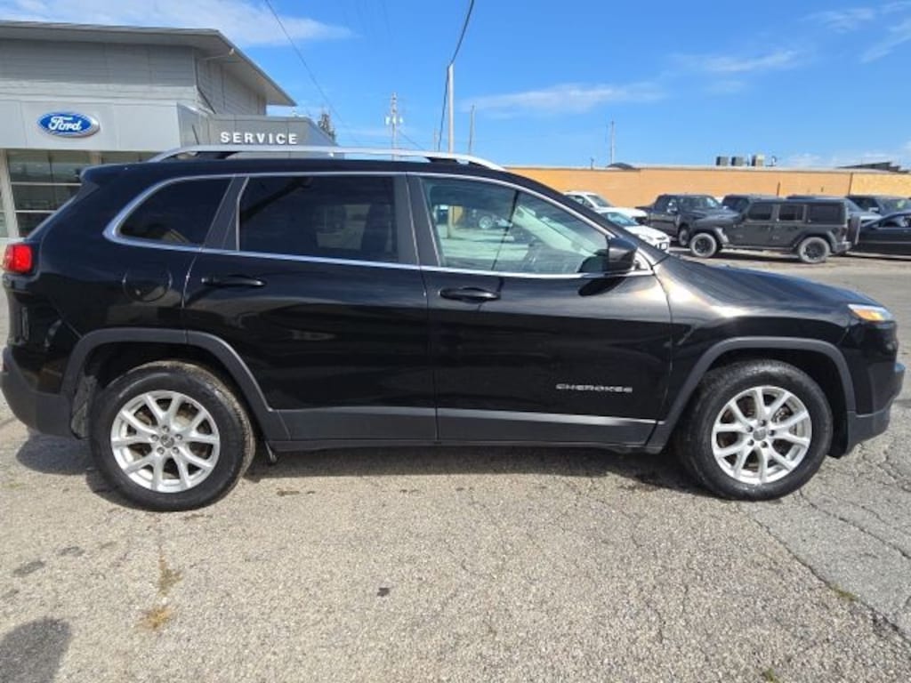Used 2018 Jeep Cherokee Latitude Plus FWD SUV