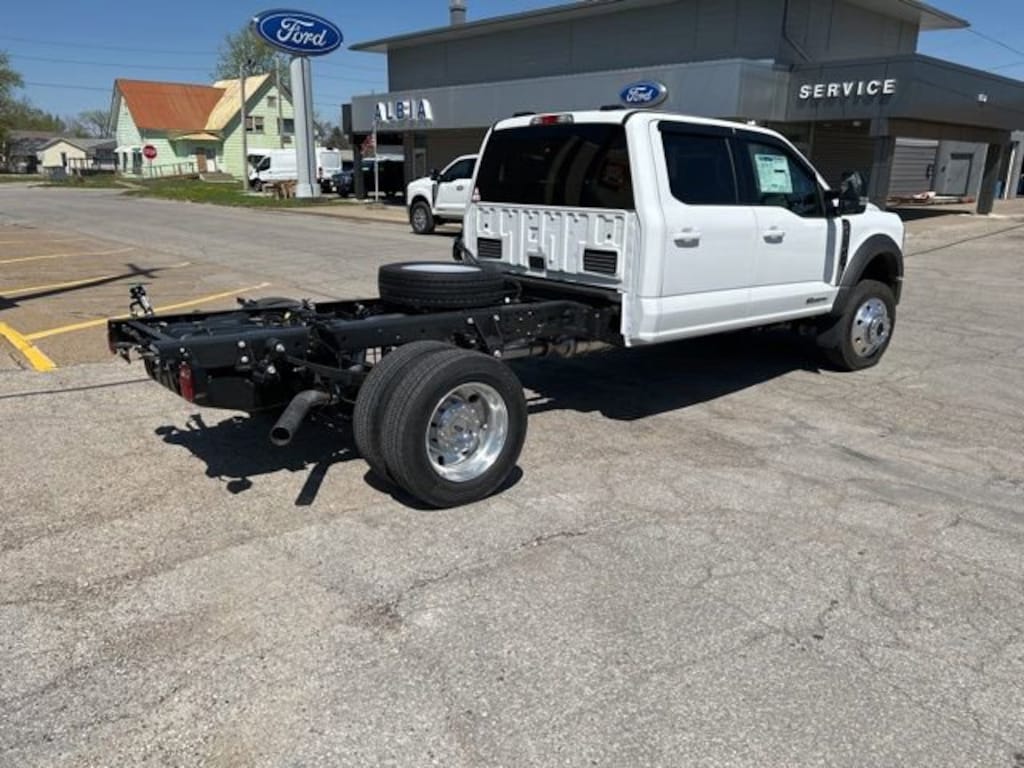 New 2025 Ford Super Duty F-550 DRW LARIAT Truck Crew Cab