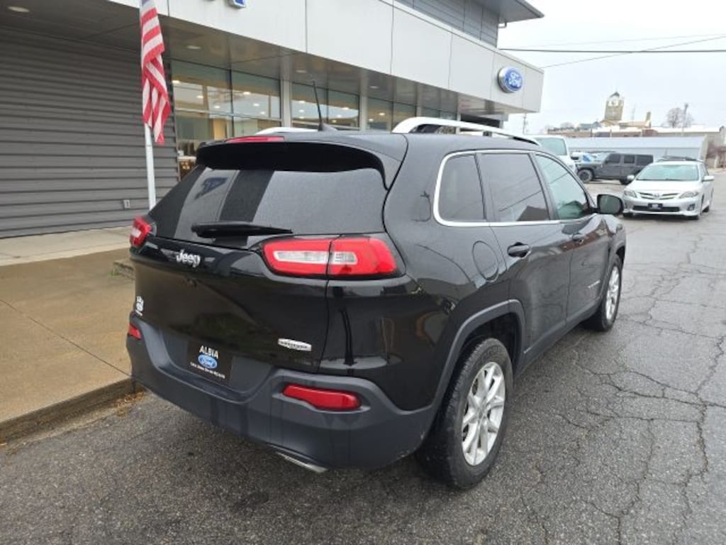 Used 2018 Jeep Cherokee Latitude Plus FWD SUV