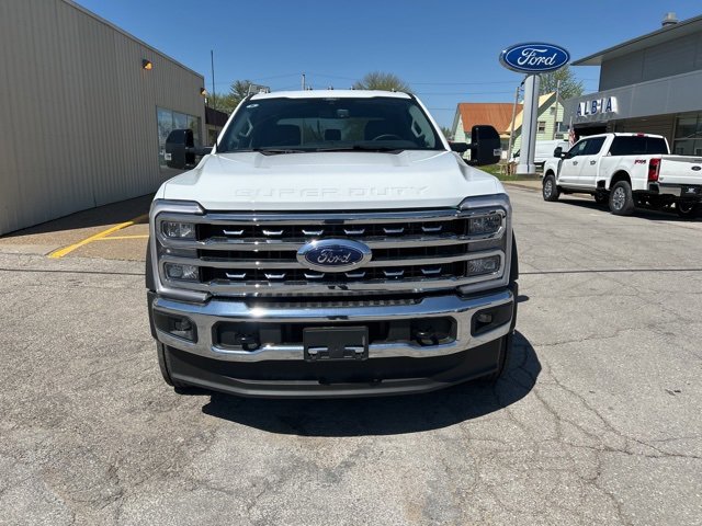 2025 Ford F-550 photo 2