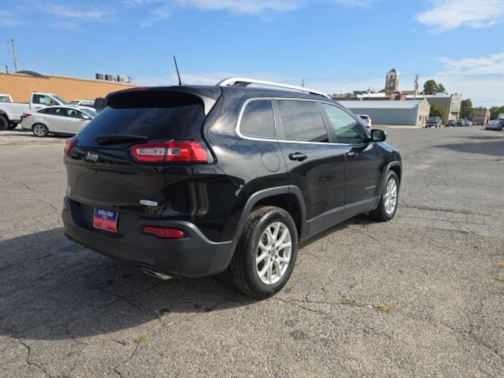 Used 2018 Jeep Cherokee Latitude Plus FWD SUV