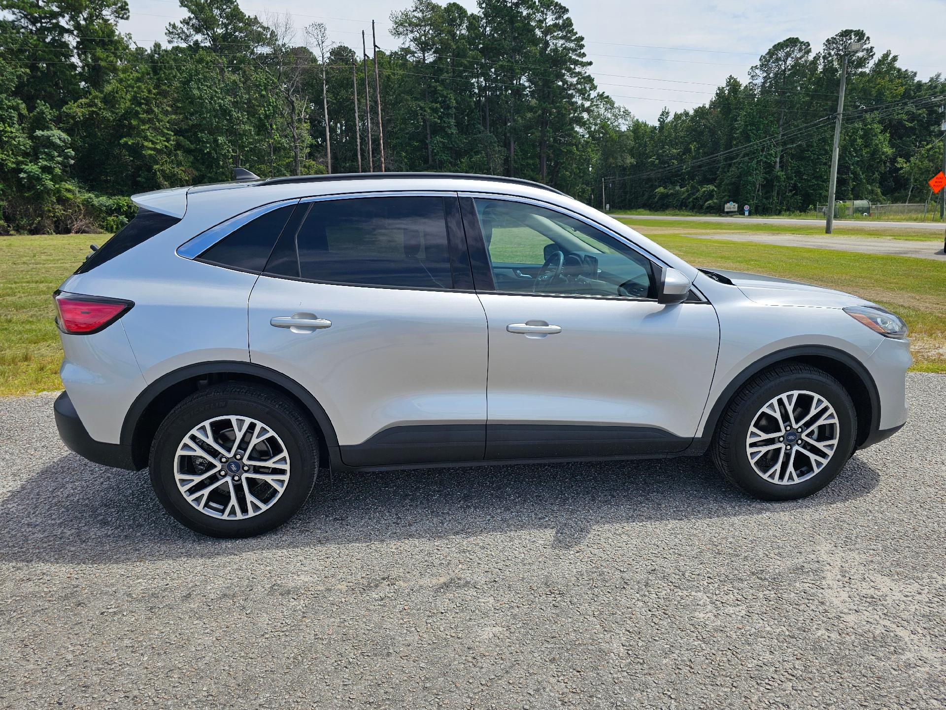 2020 Ford Escape SEL photo 3