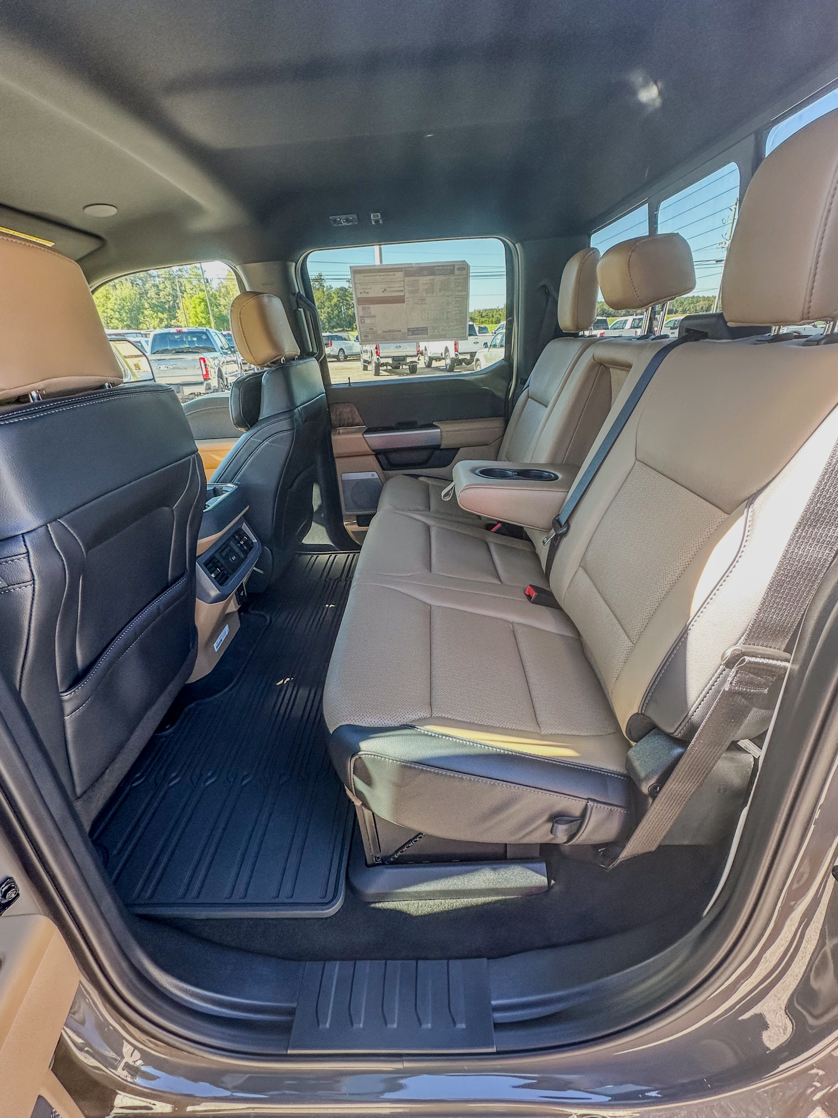 New 2027 Ford Super Duty F-350 SRW LARIAT