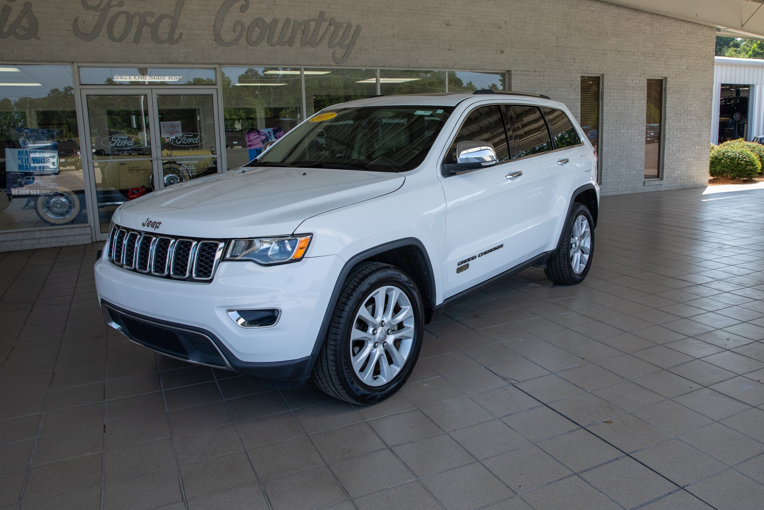 Used 2017 Jeep Grand Cherokee Limited with VIN 1C4RJEBG7HC696426 for sale in Holly Hill, SC