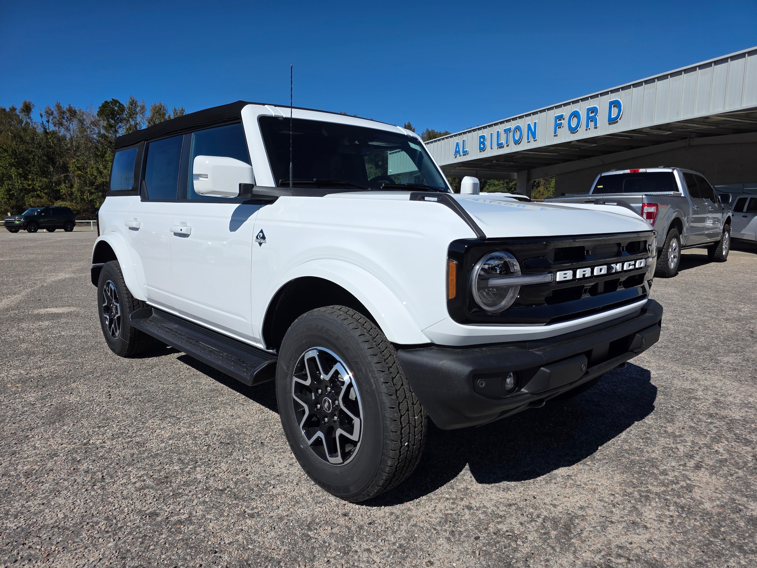 2025 Ford Bronco 4-Door Outer Banks's photo