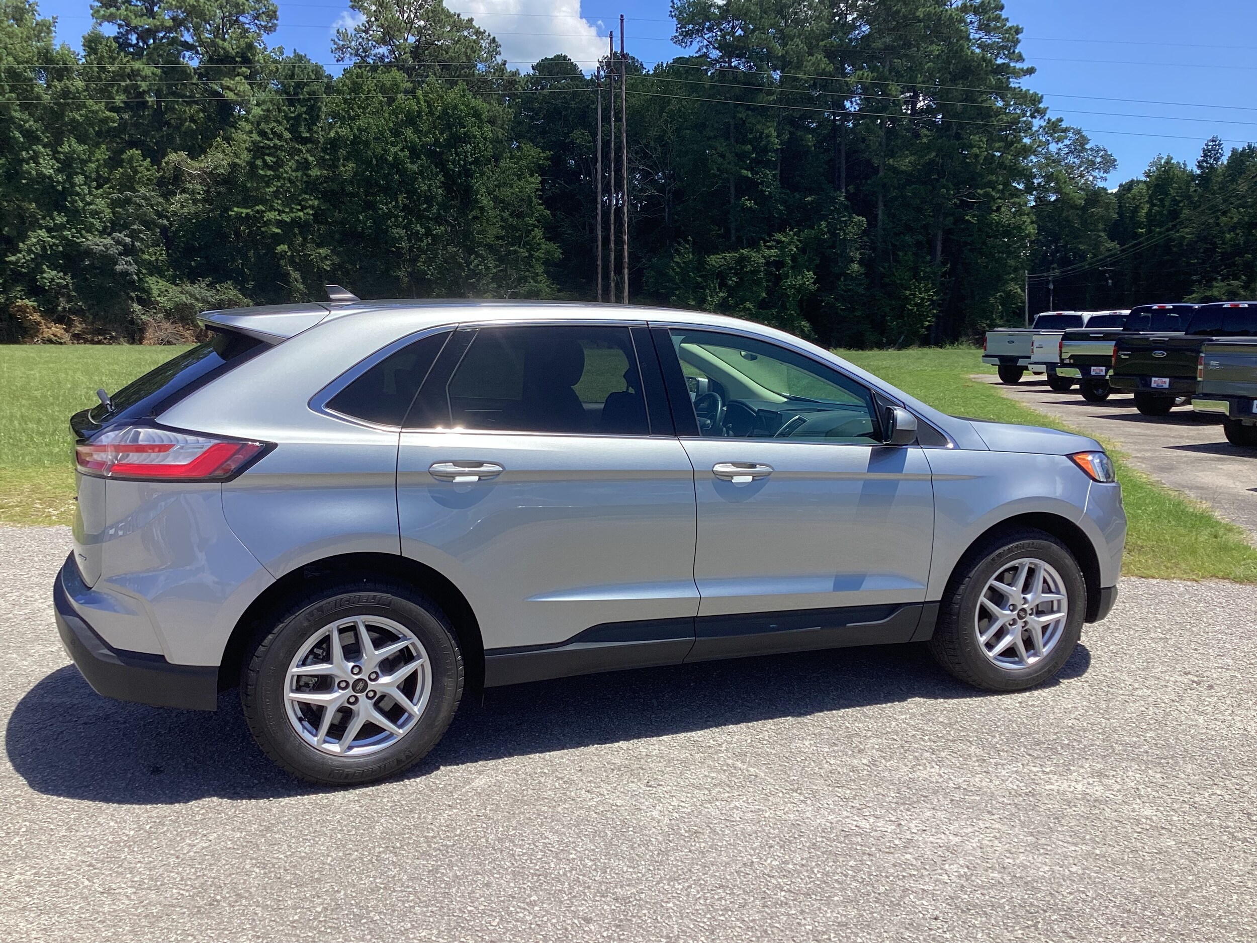 2024 Ford Edge SEL photo 3