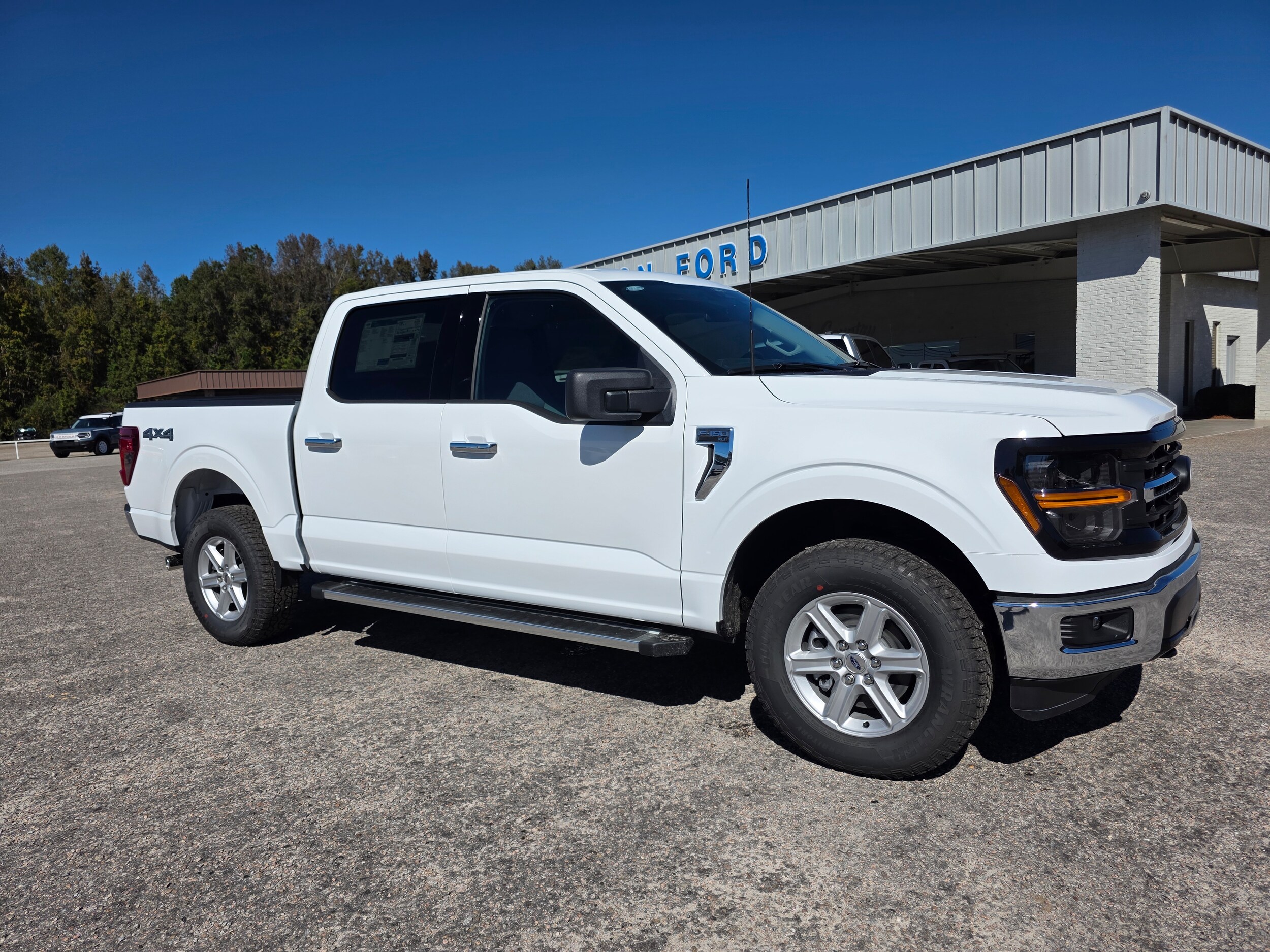 2025 Ford F-150 XLT photo 2
