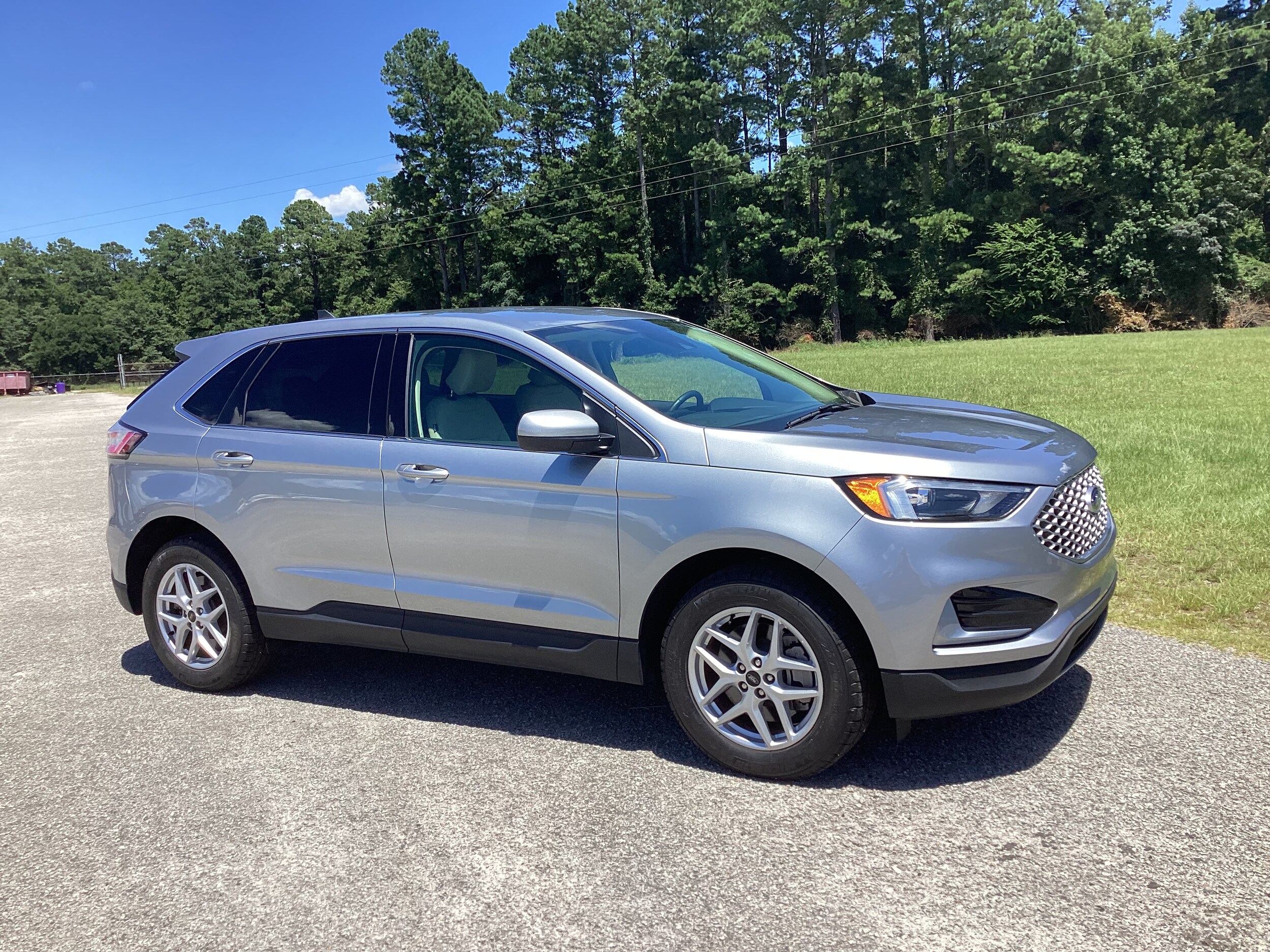 2024 Ford Edge SEL photo 2