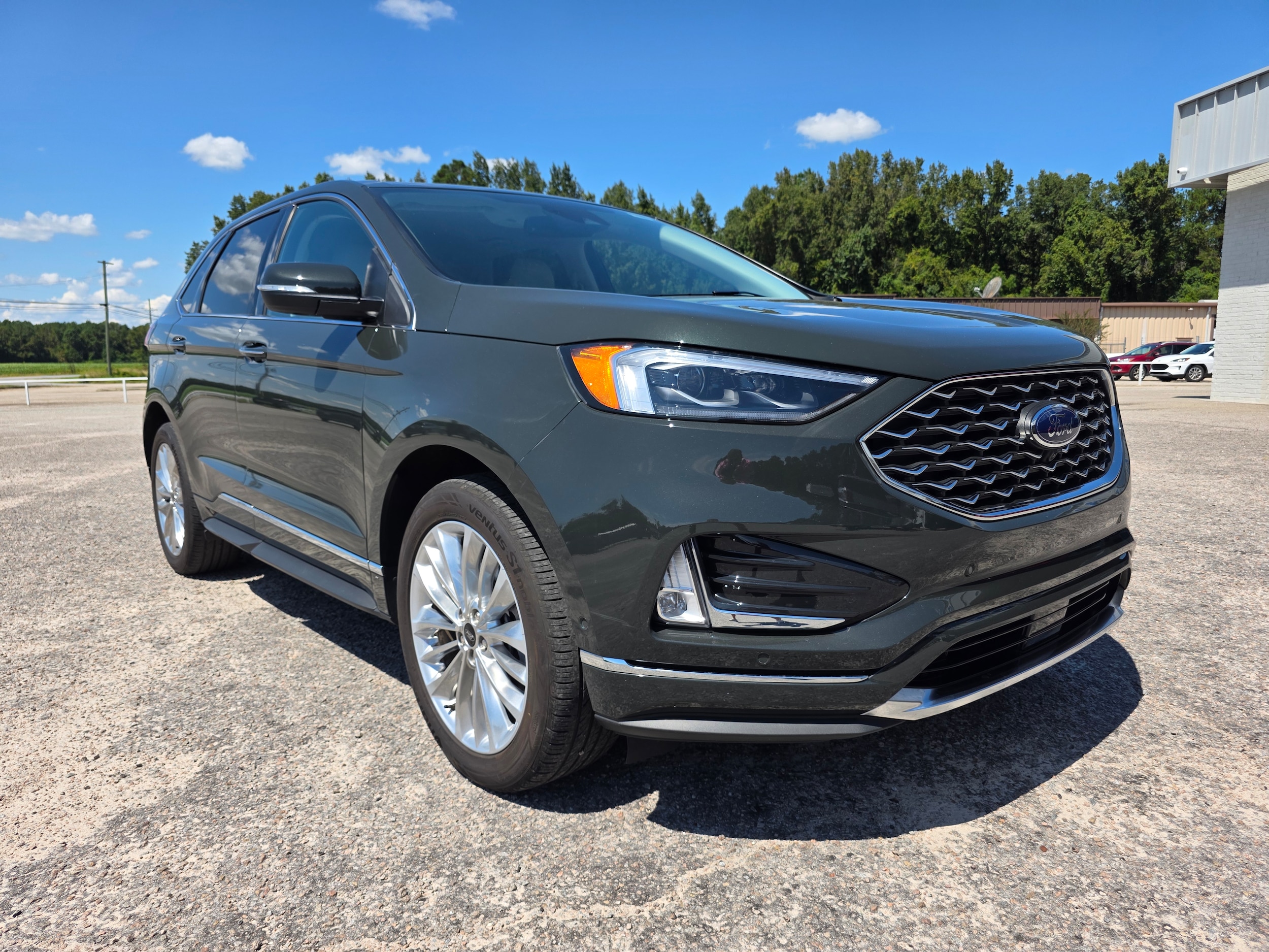 2024 Ford Edge Titanium's photo