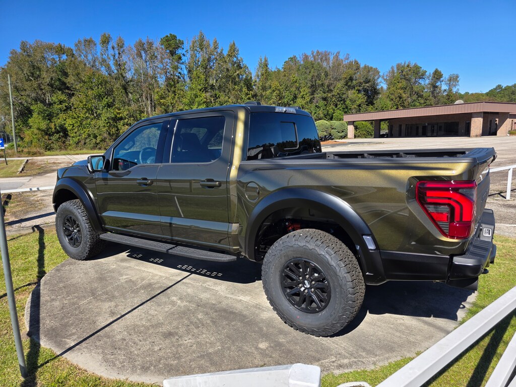 New 2025 Ford F-150 Raptor Raptor 4WD SuperCrew 5.5 Box