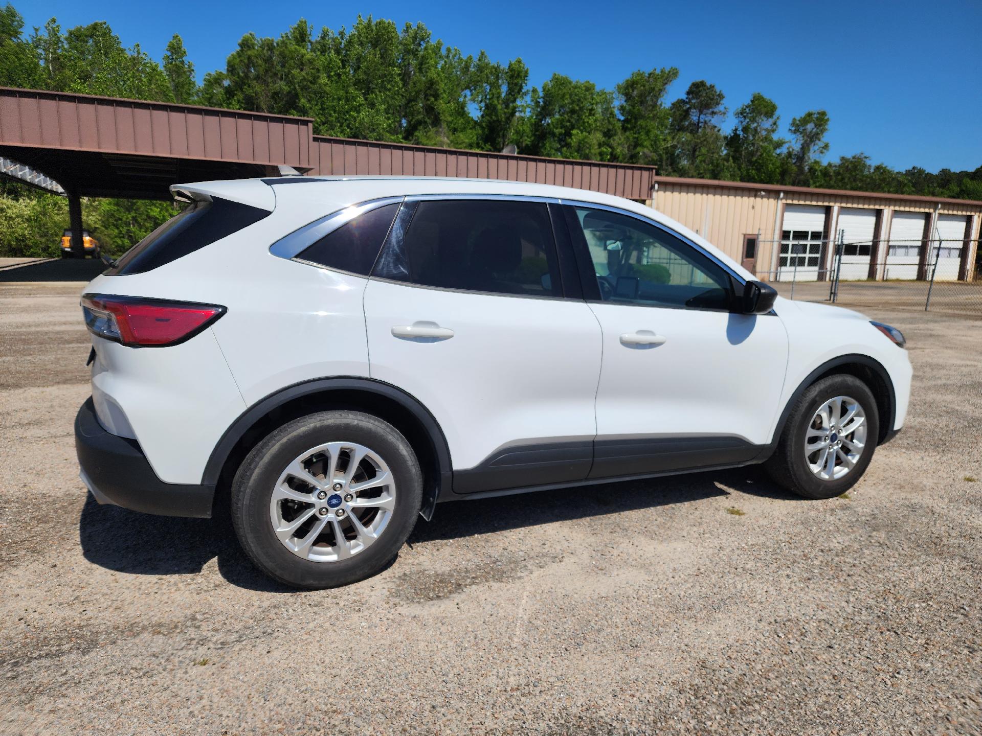 2022 Ford Escape SE photo 3