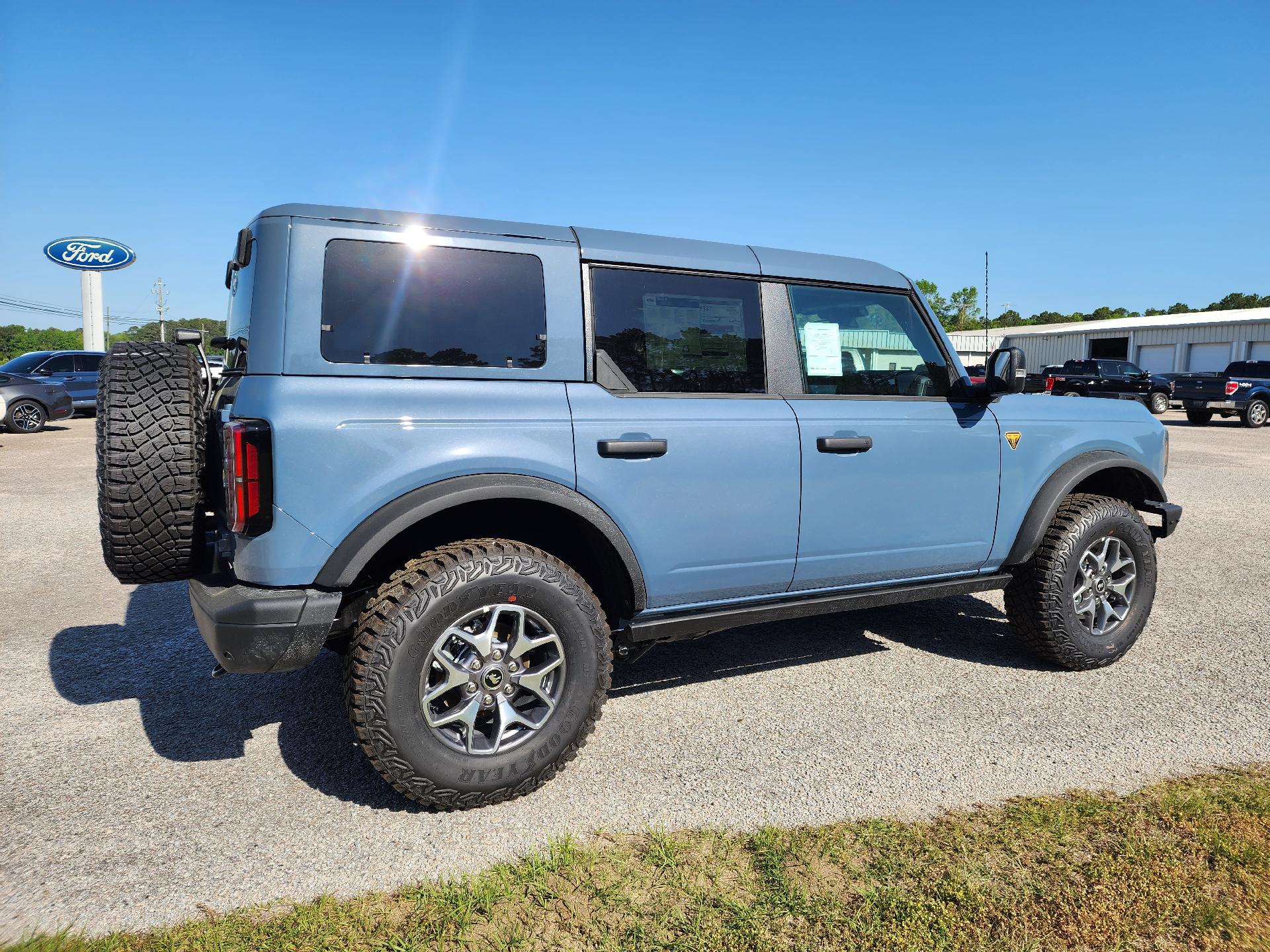 2025 Ford Bronco Badlands photo 3