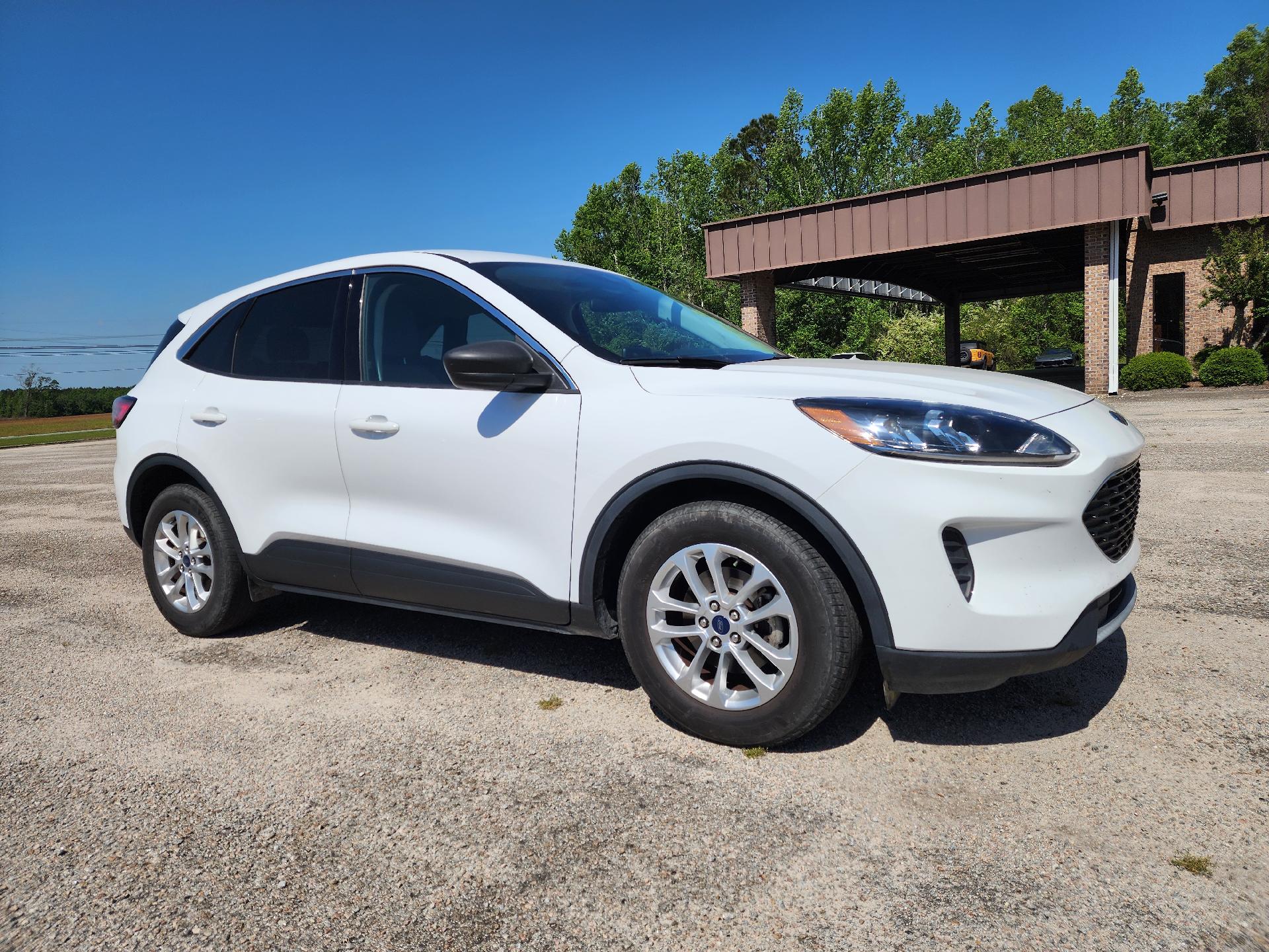 2022 Ford Escape SE photo 2