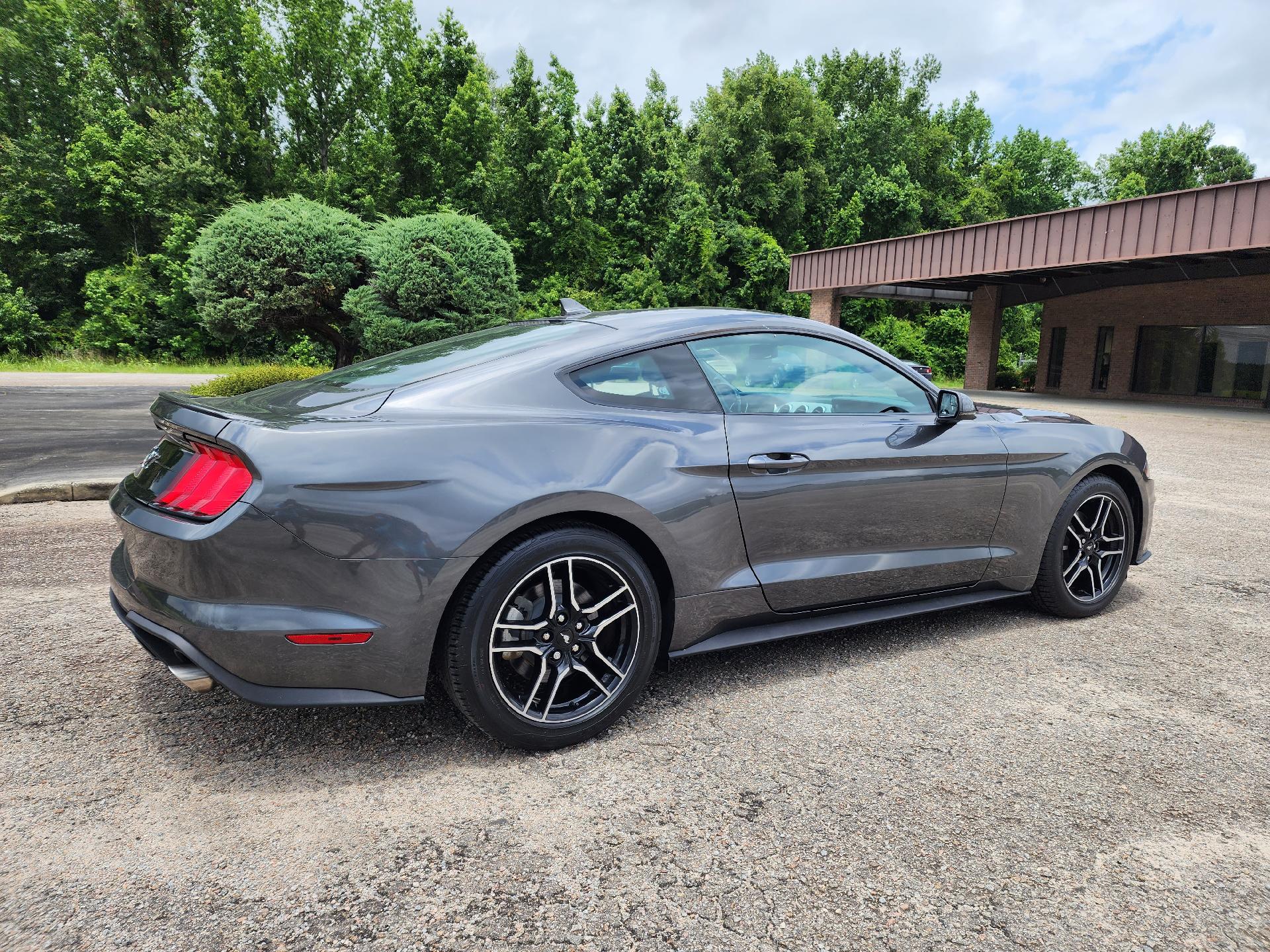 2020 Ford Mustang EcoBoost Premium photo 3