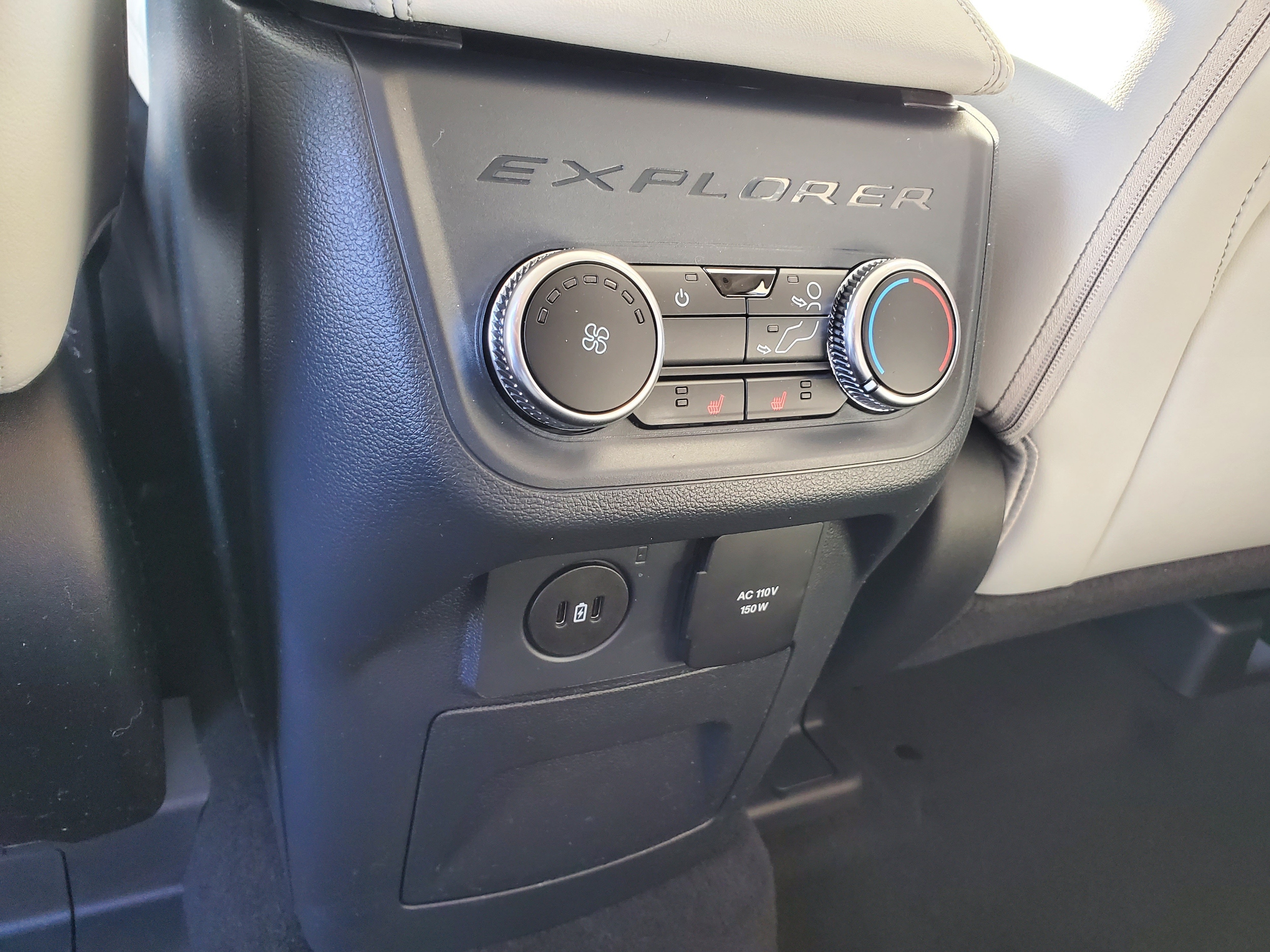 2026 Ford Explorer Platinum - Photo 26