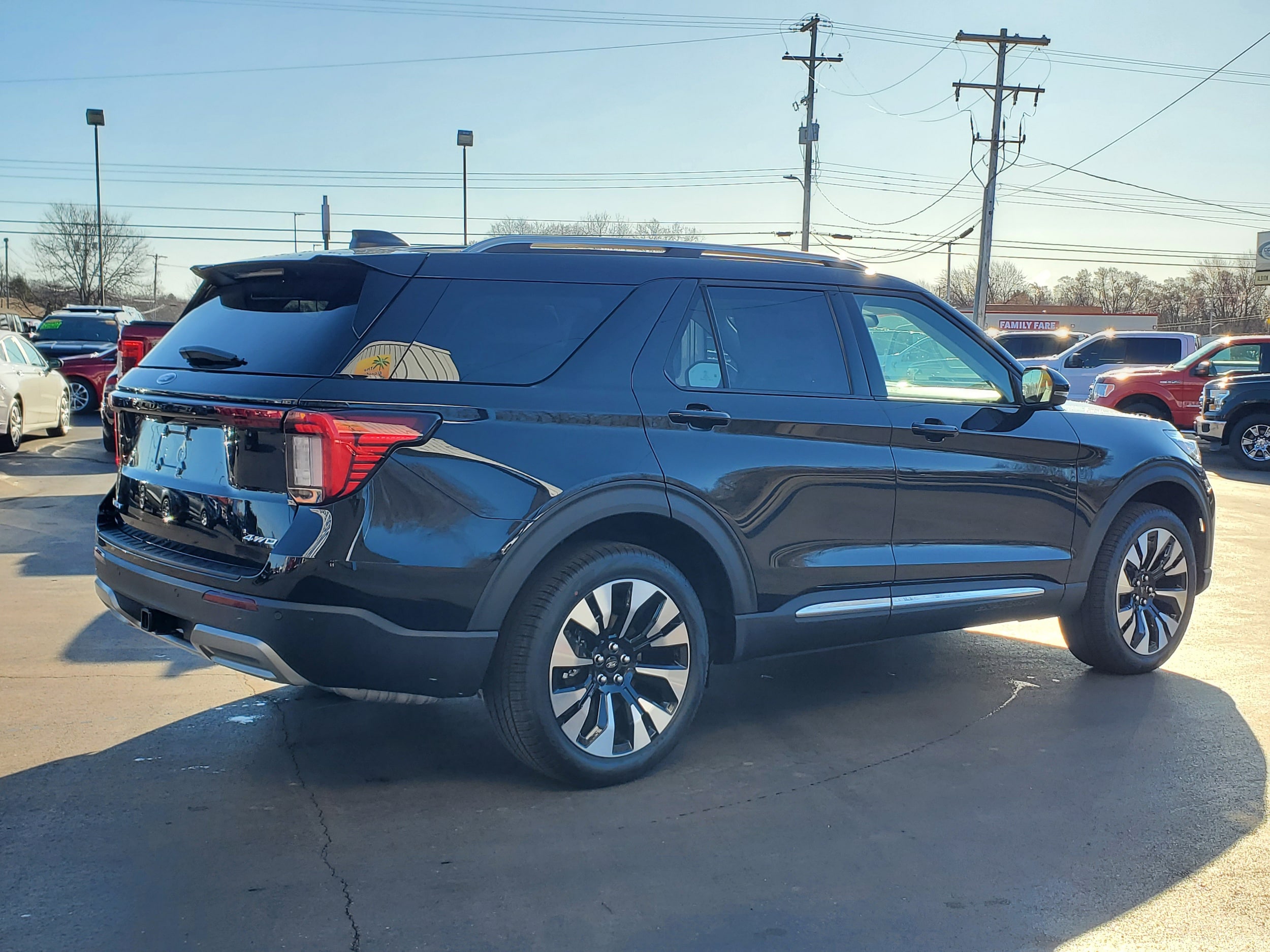 2026 Ford Explorer Platinum - Photo 4