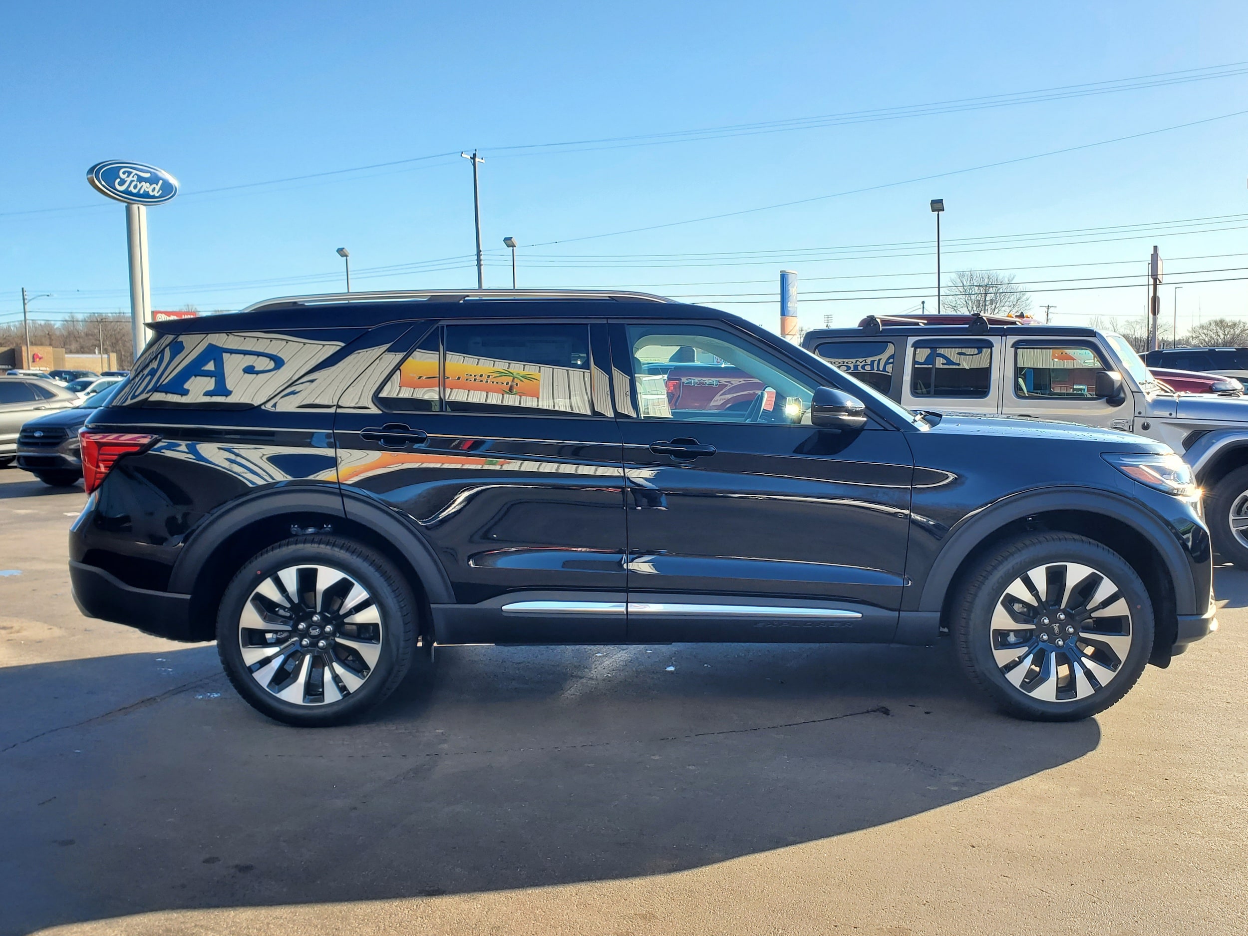 2026 Ford Explorer Platinum - Photo 5