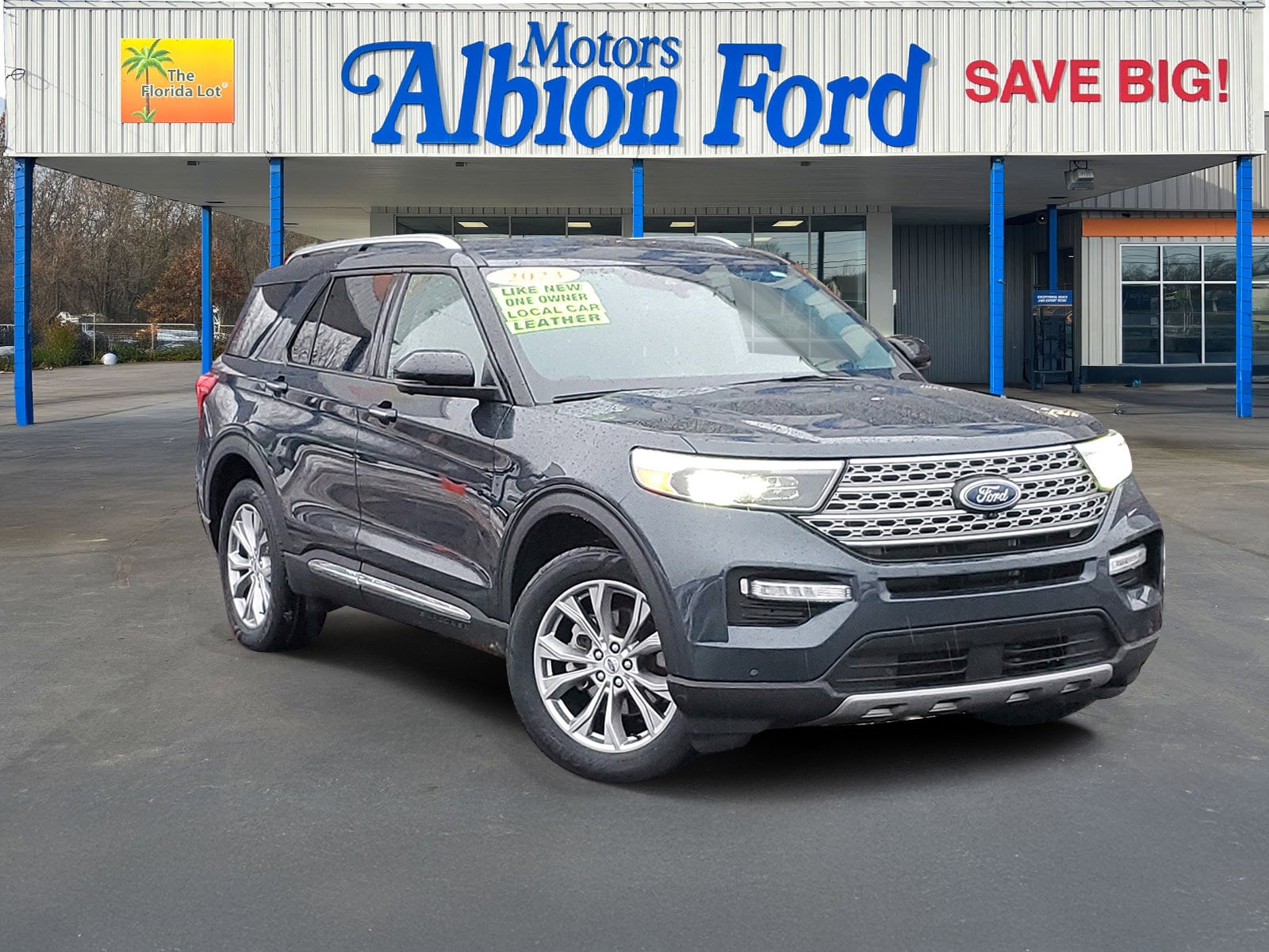 2023 Ford Explorer Limited's photo