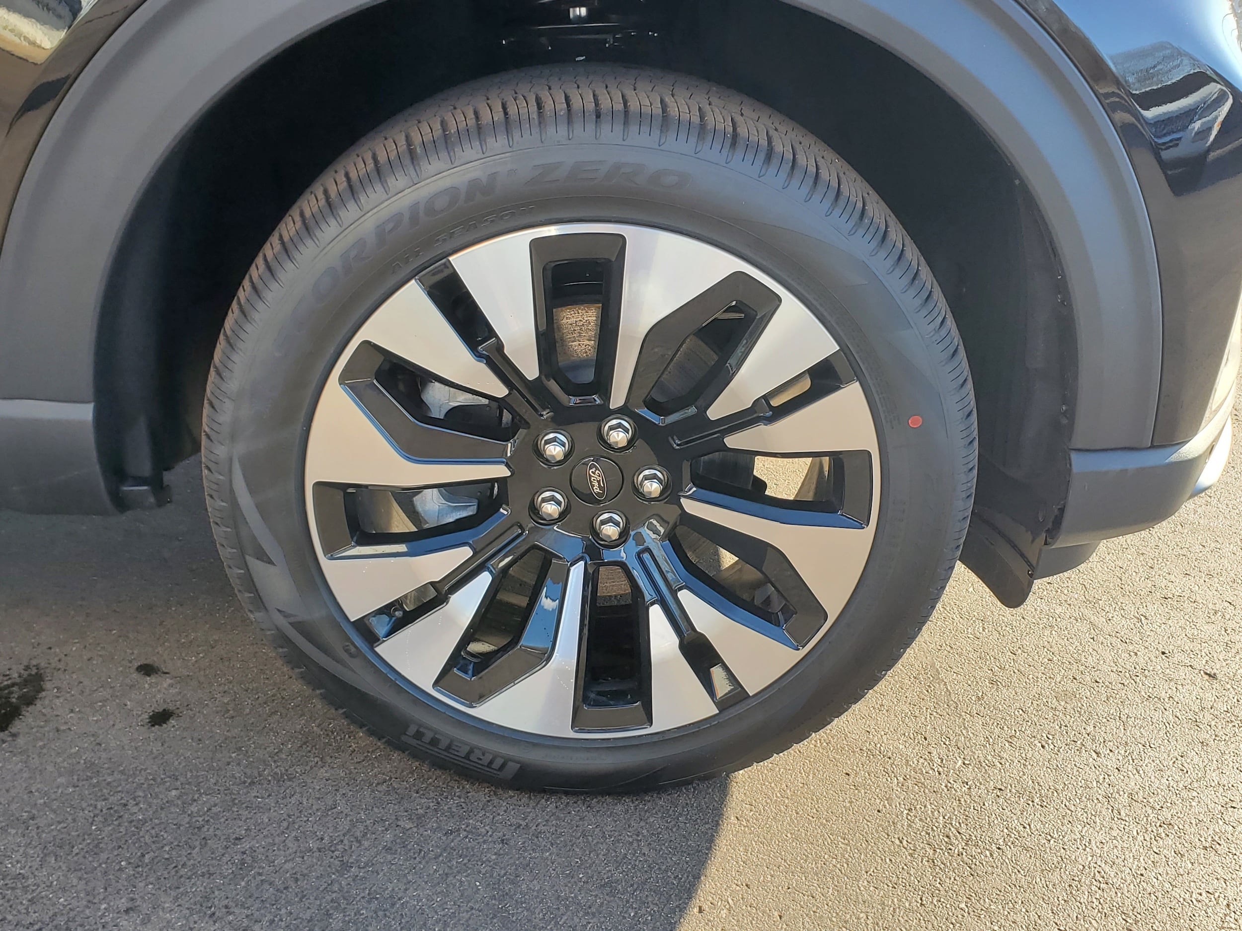 2026 Ford Explorer Platinum - Photo 6