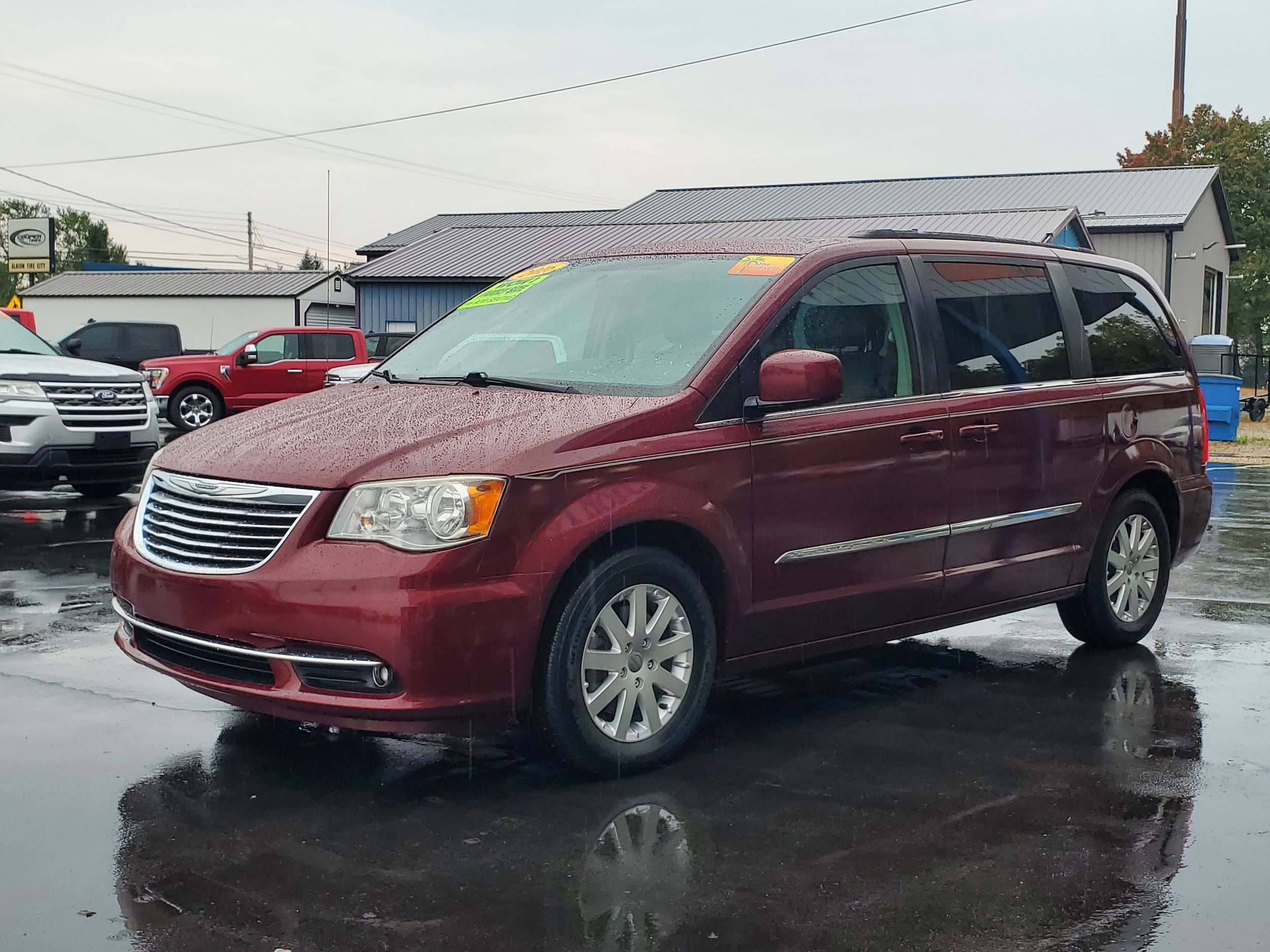 Used 2016 Chrysler Town & Country Touring with VIN 2C4RC1BG2GR281751 for sale in Albion, MI