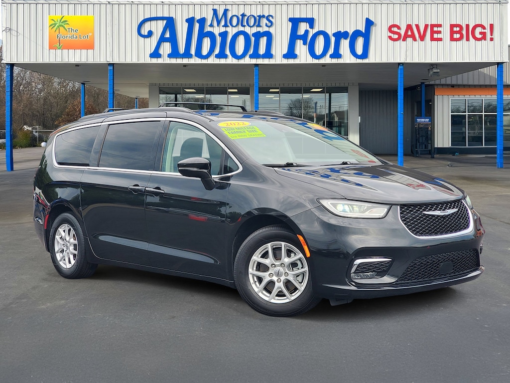Used 2022 Chrysler Pacifica Touring L Minivan/Van