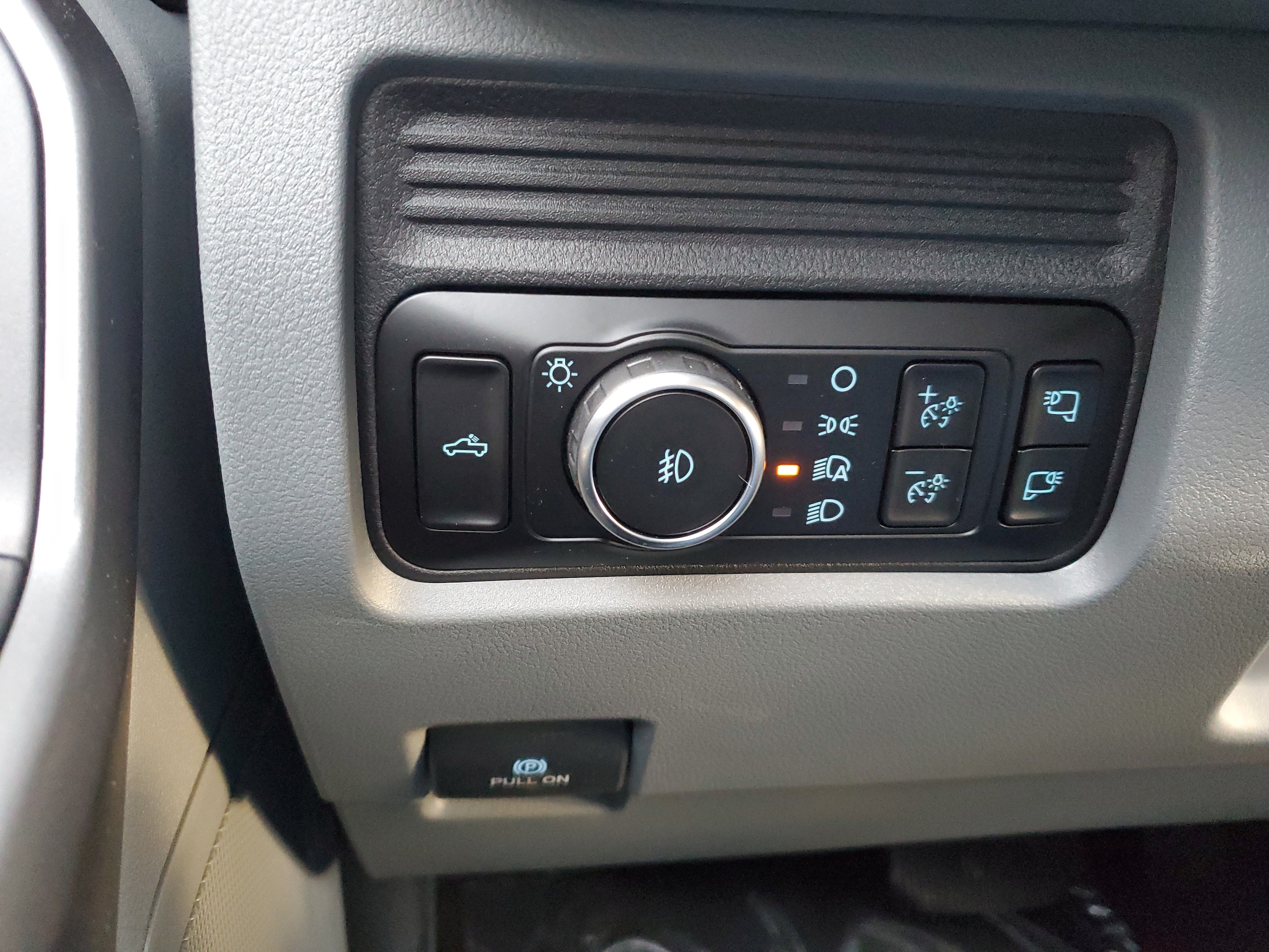 2026 Ford F-350 Super Duty XLT - Photo 13