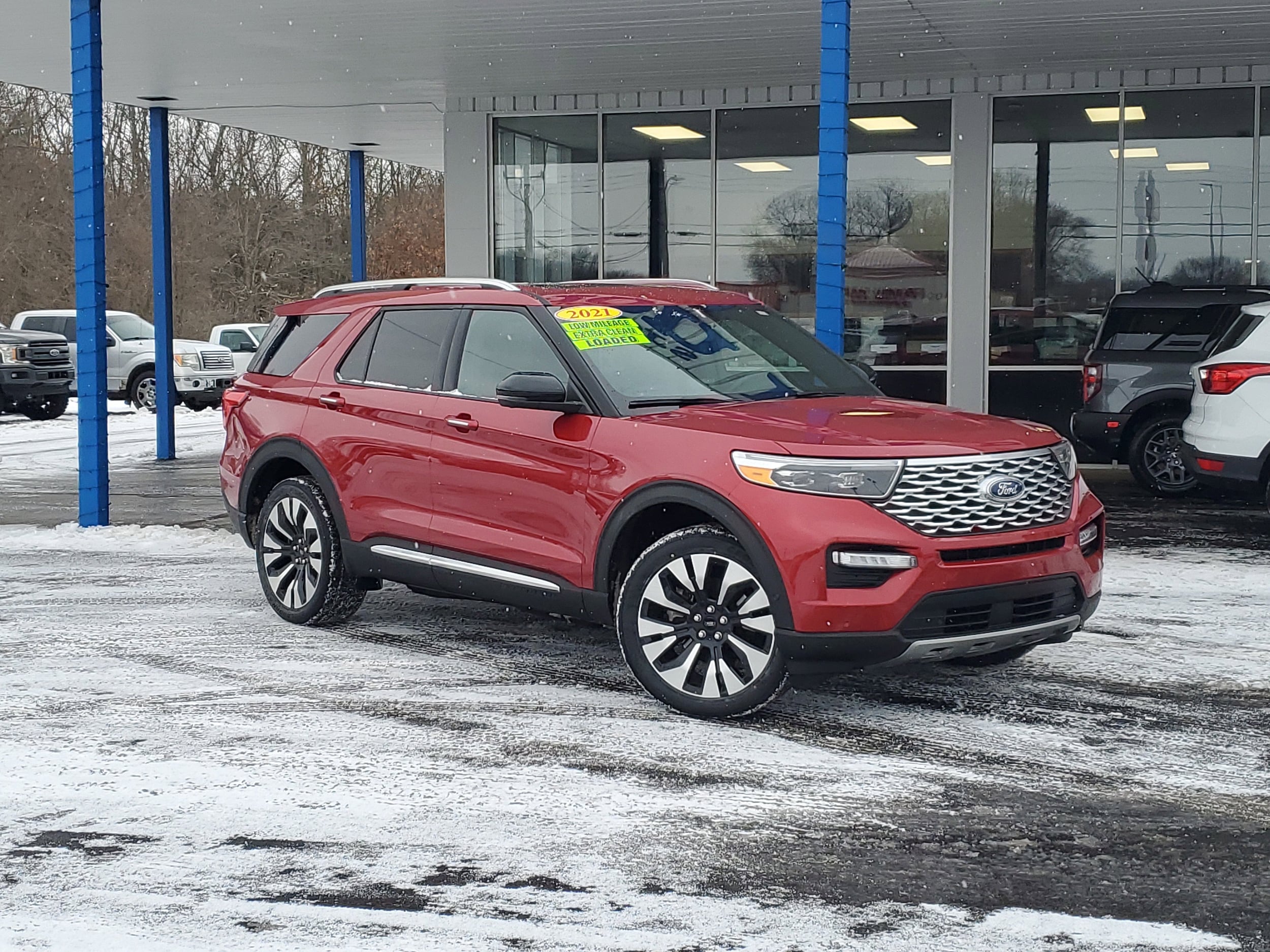 2021 Ford Explorer Platinum's photo