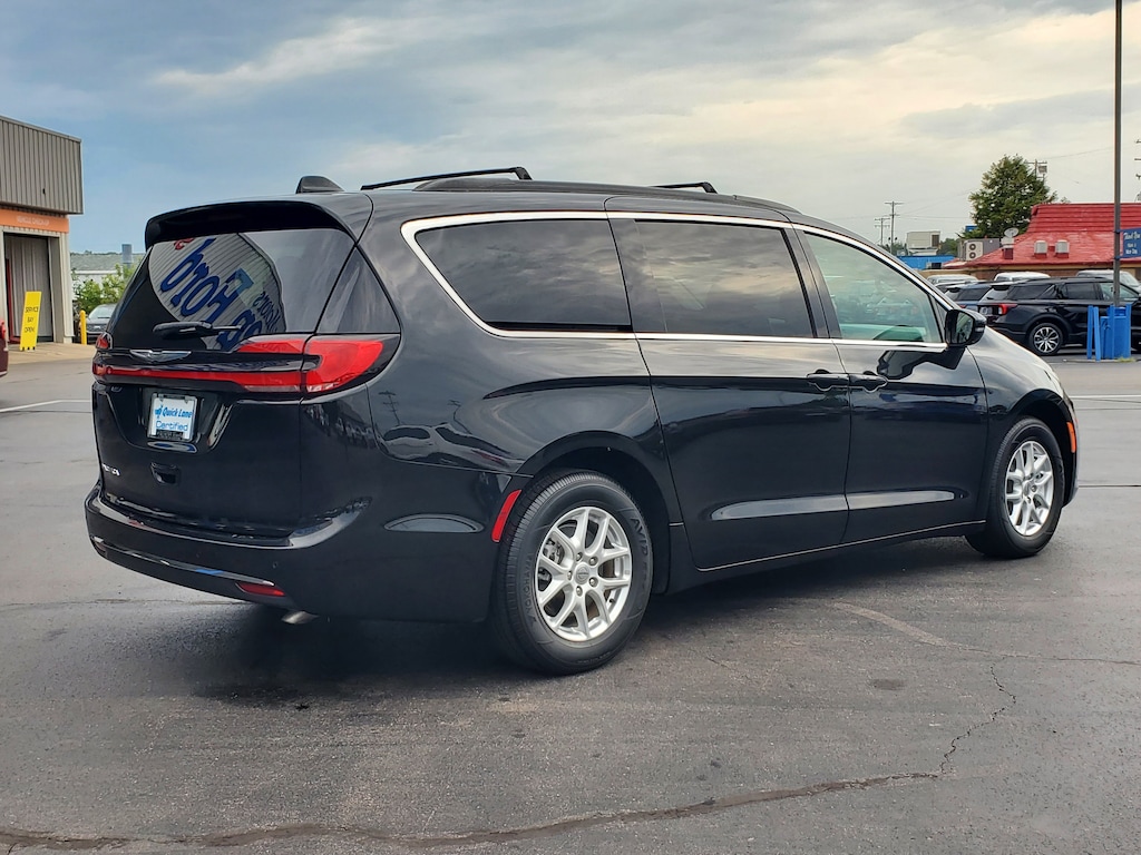 Used 2022 Chrysler Pacifica Touring L Minivan/Van
