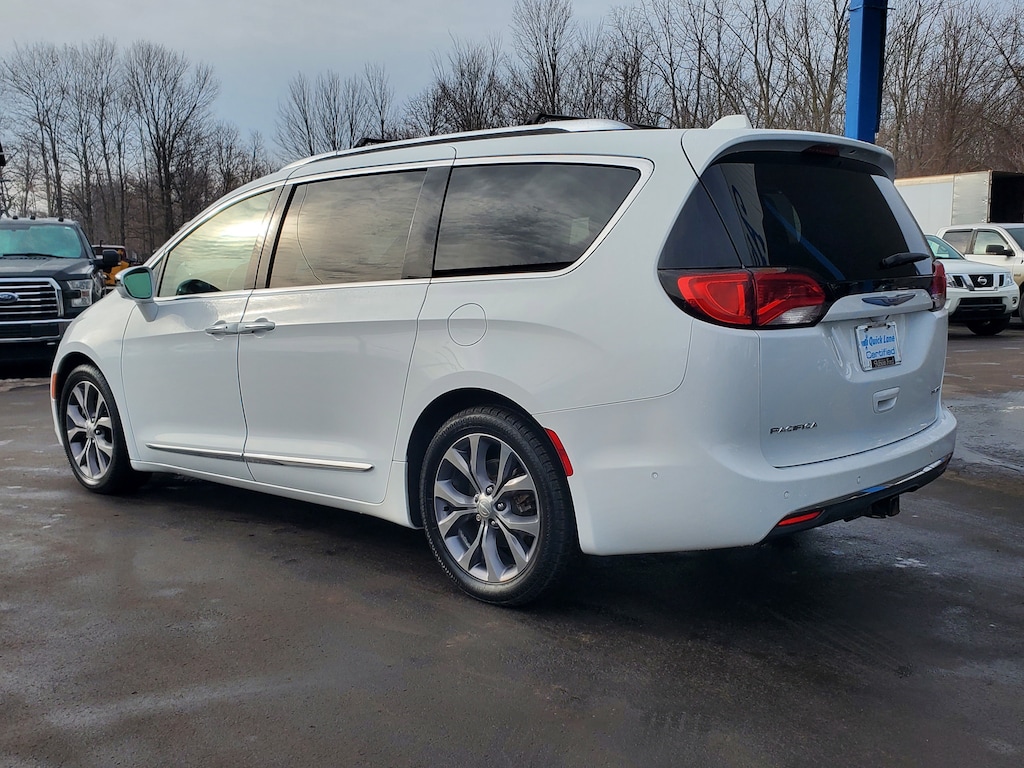 Used 2019 Chrysler Pacifica Limited Minivan/Van
