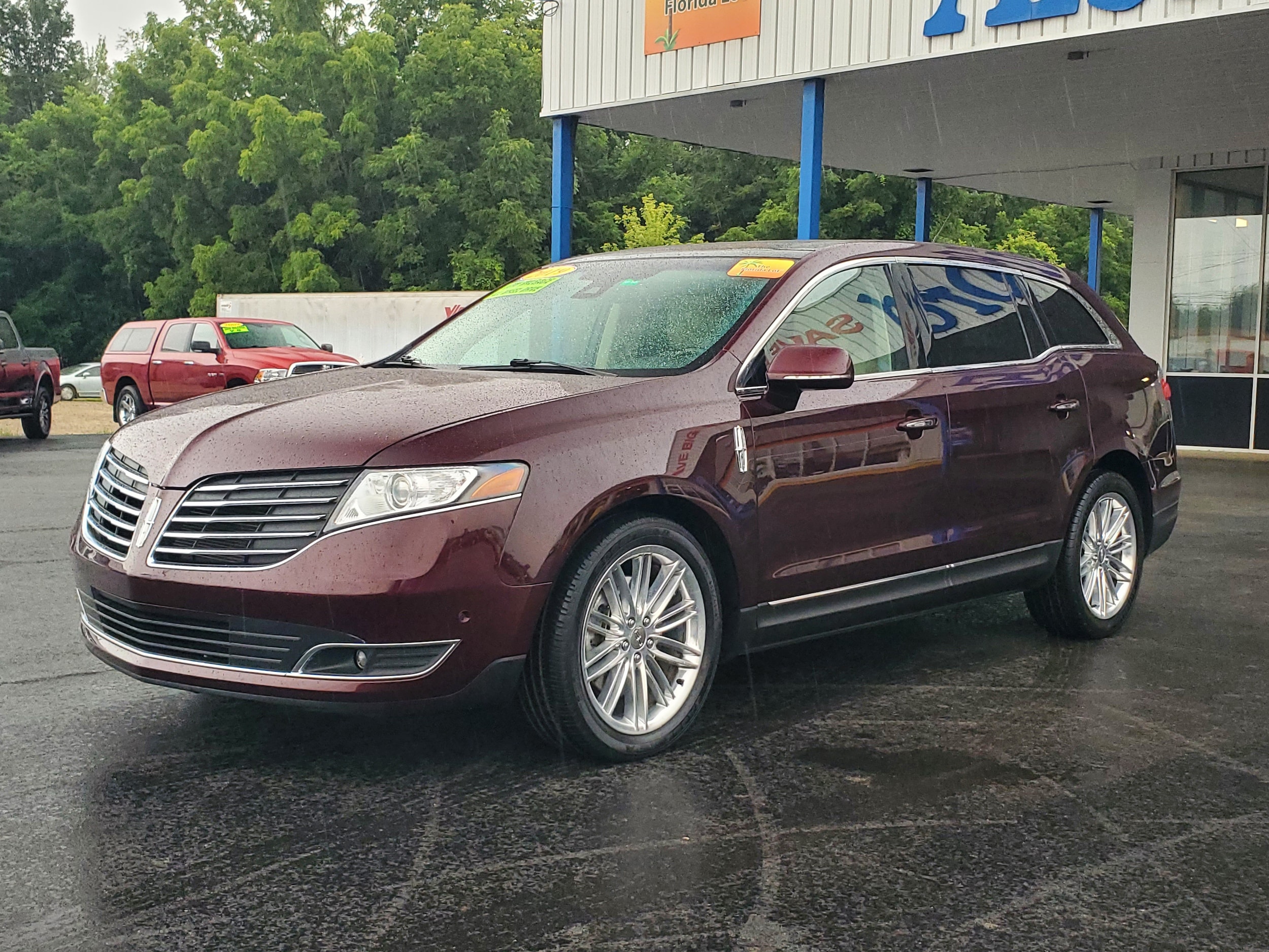 Used 2019 Lincoln MKT Reserve with VIN 2LMHJ5AT0KBL02170 for sale in Albion, MI