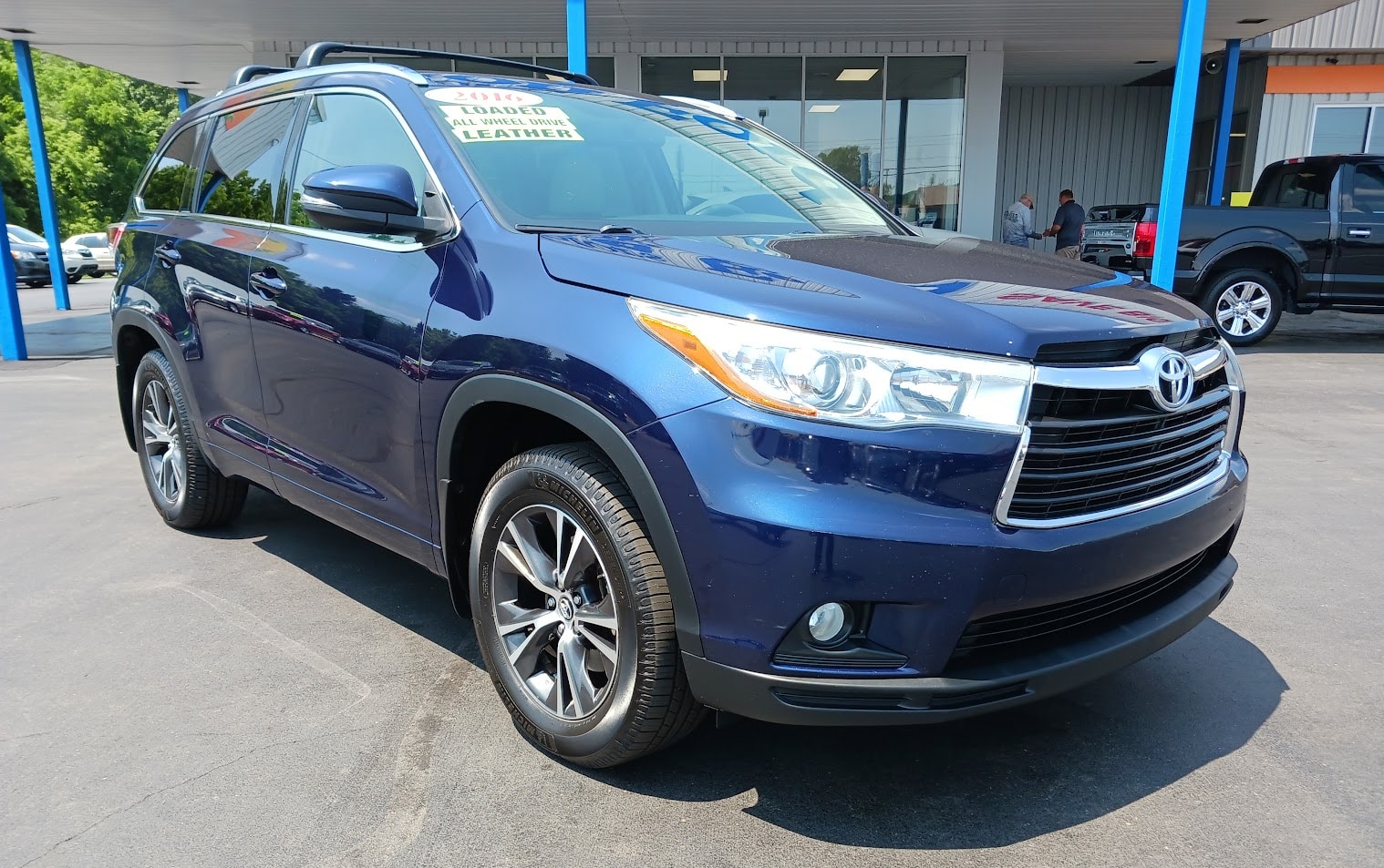 Used 2016 Toyota Highlander XLE with VIN 5TDJKRFH0GS329398 for sale in Albion, MI