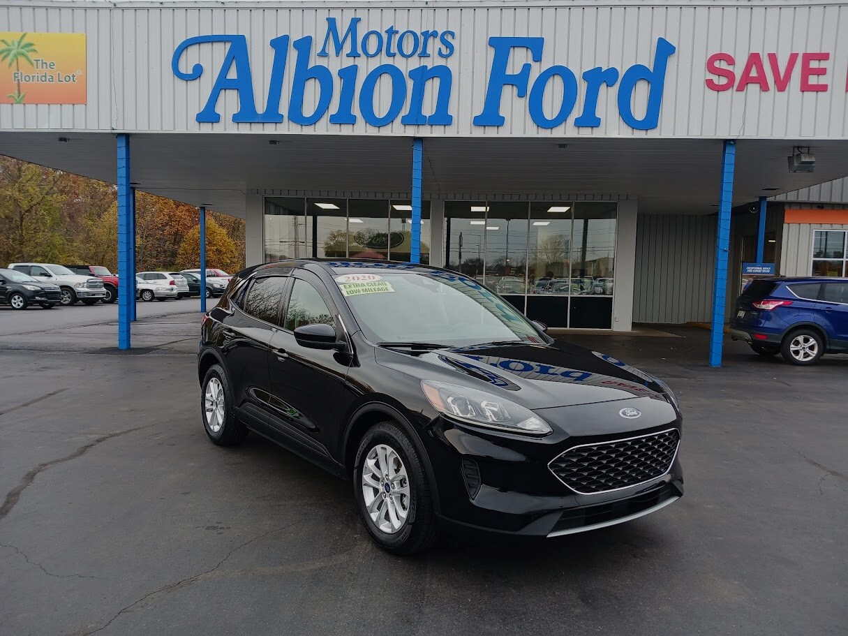 2020 Ford Escape SE photo 2