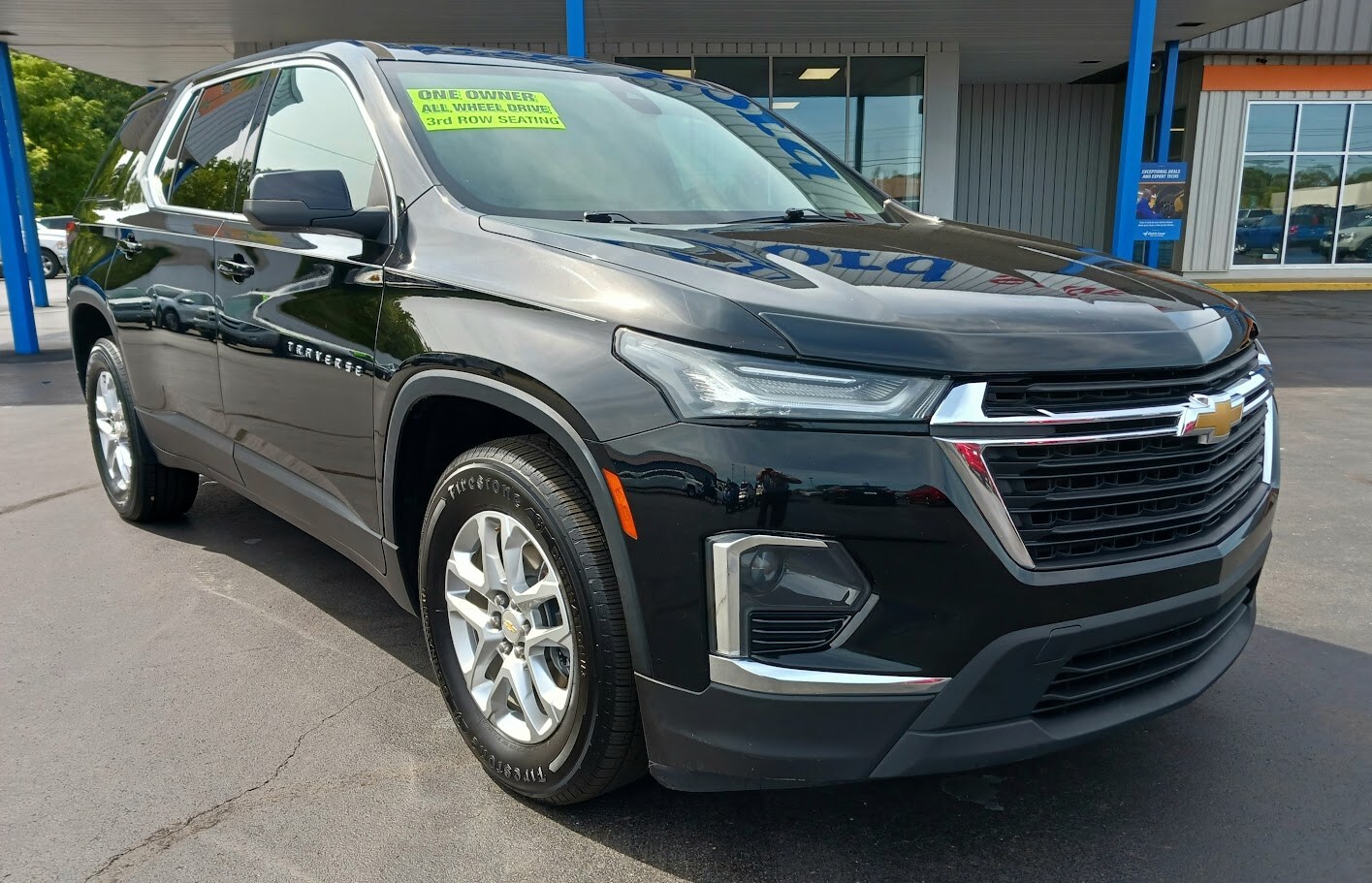 2022 Chevrolet Traverse LS photo 2