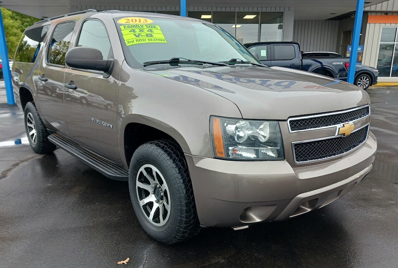2013 Chevrolet Suburban 1500 photo 3