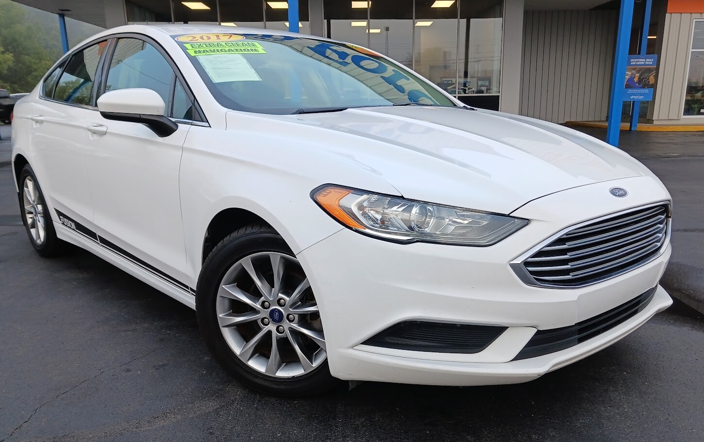 2017 Ford Fusion SE photo 2