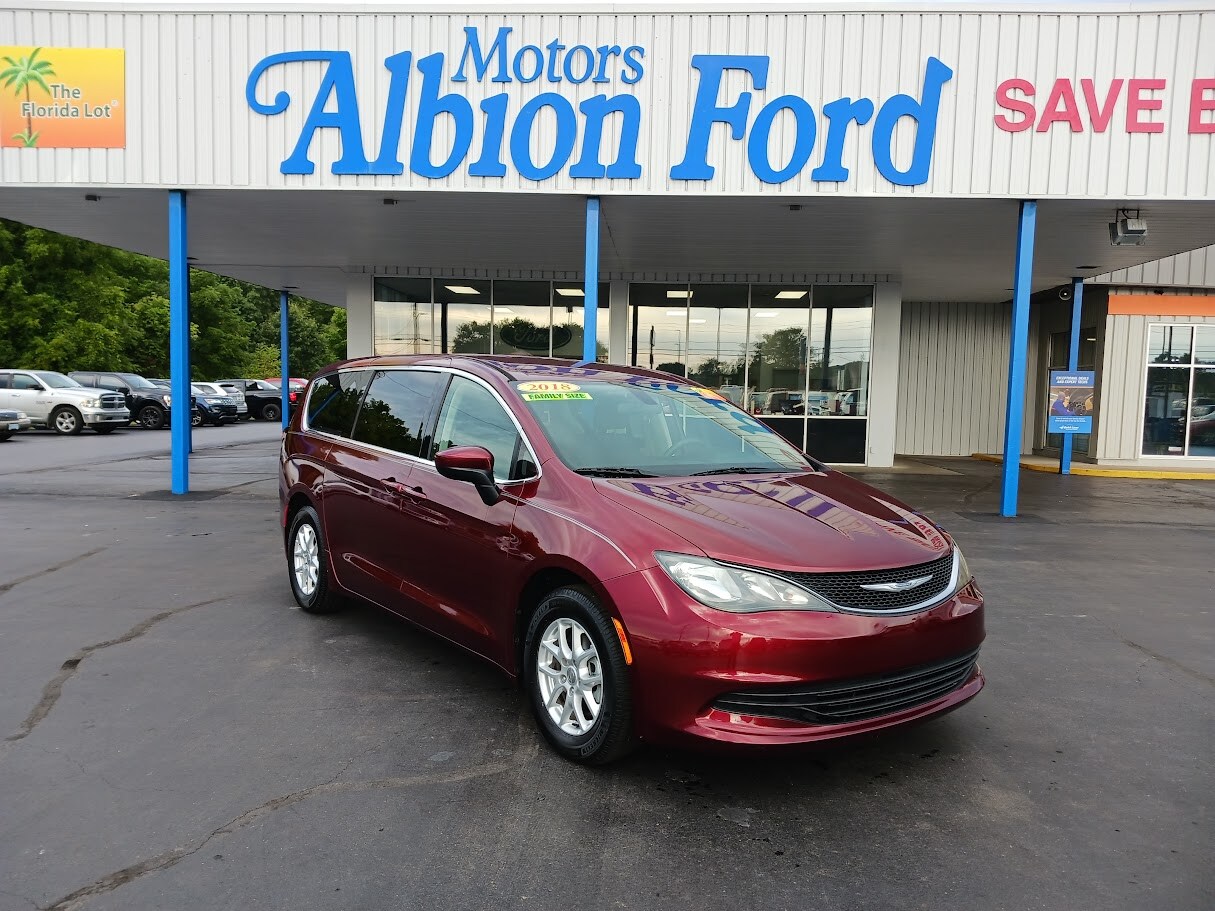 2018 Chrysler Pacifica LX photo 2