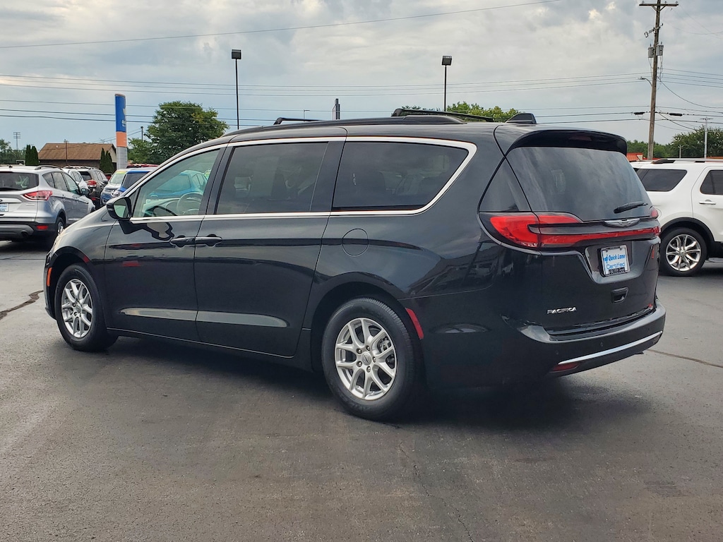 Used 2022 Chrysler Pacifica Touring L Minivan/Van