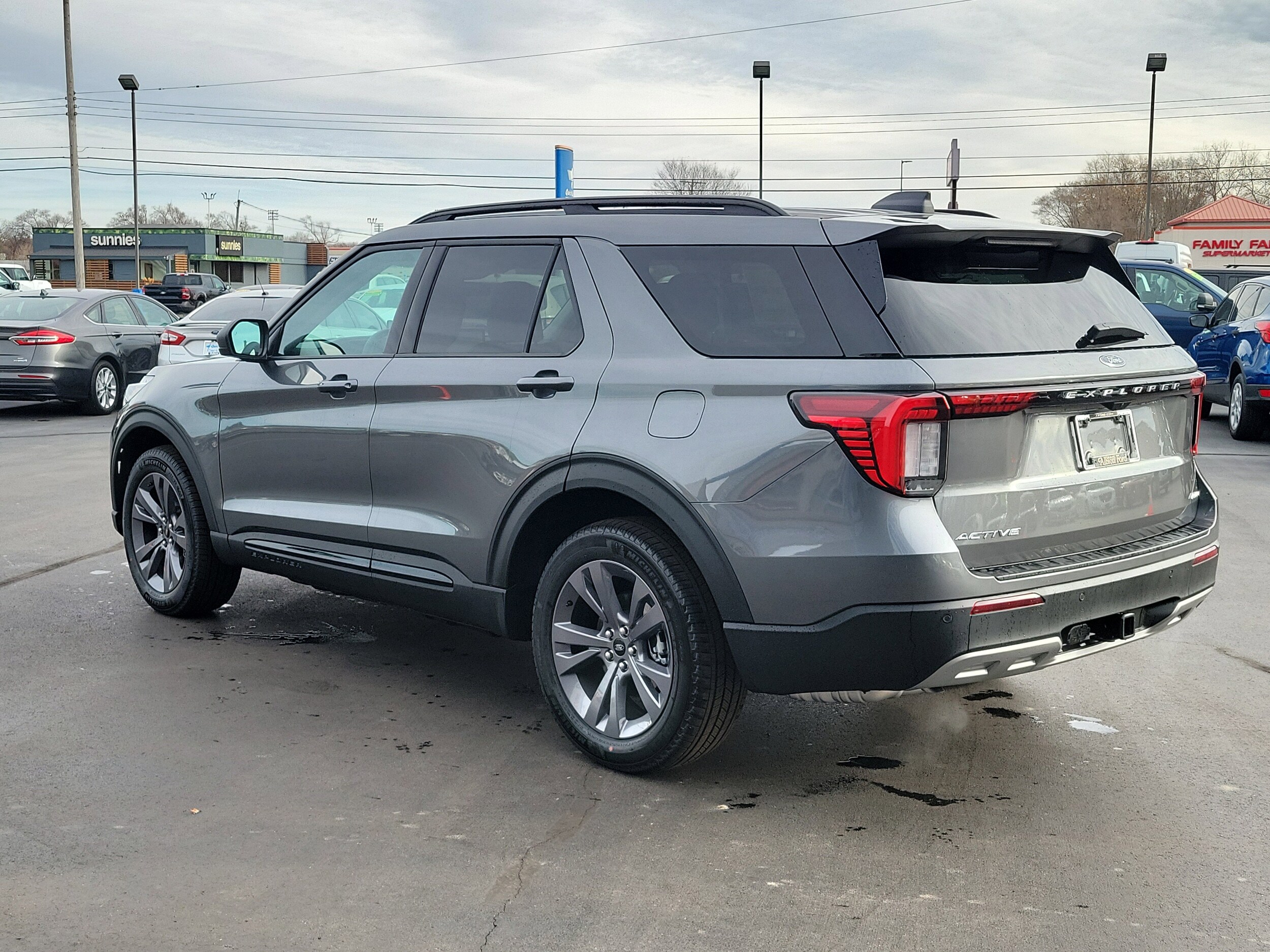 2026 Ford Explorer photo 3