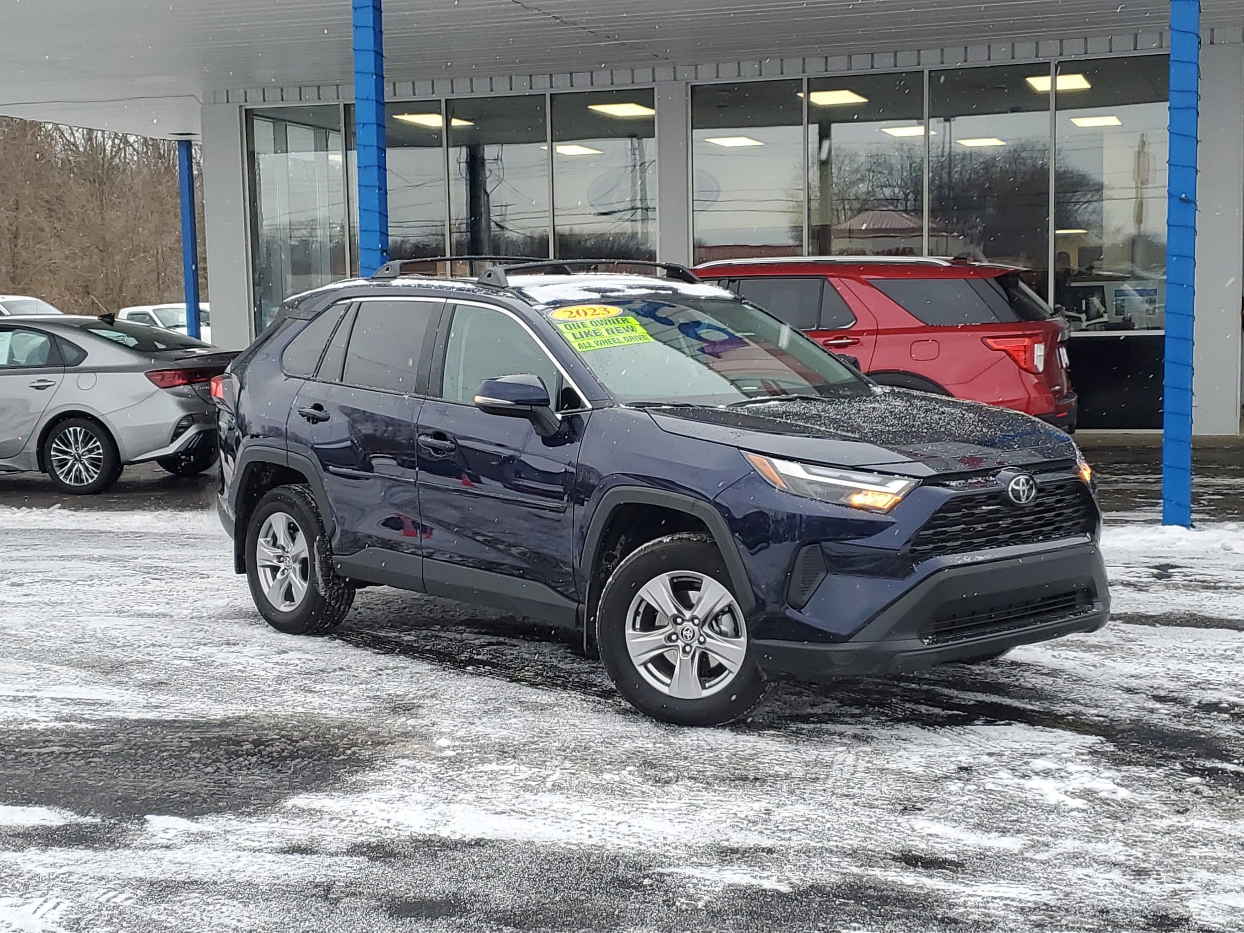 2023 Toyota RAV4 XLE's photo