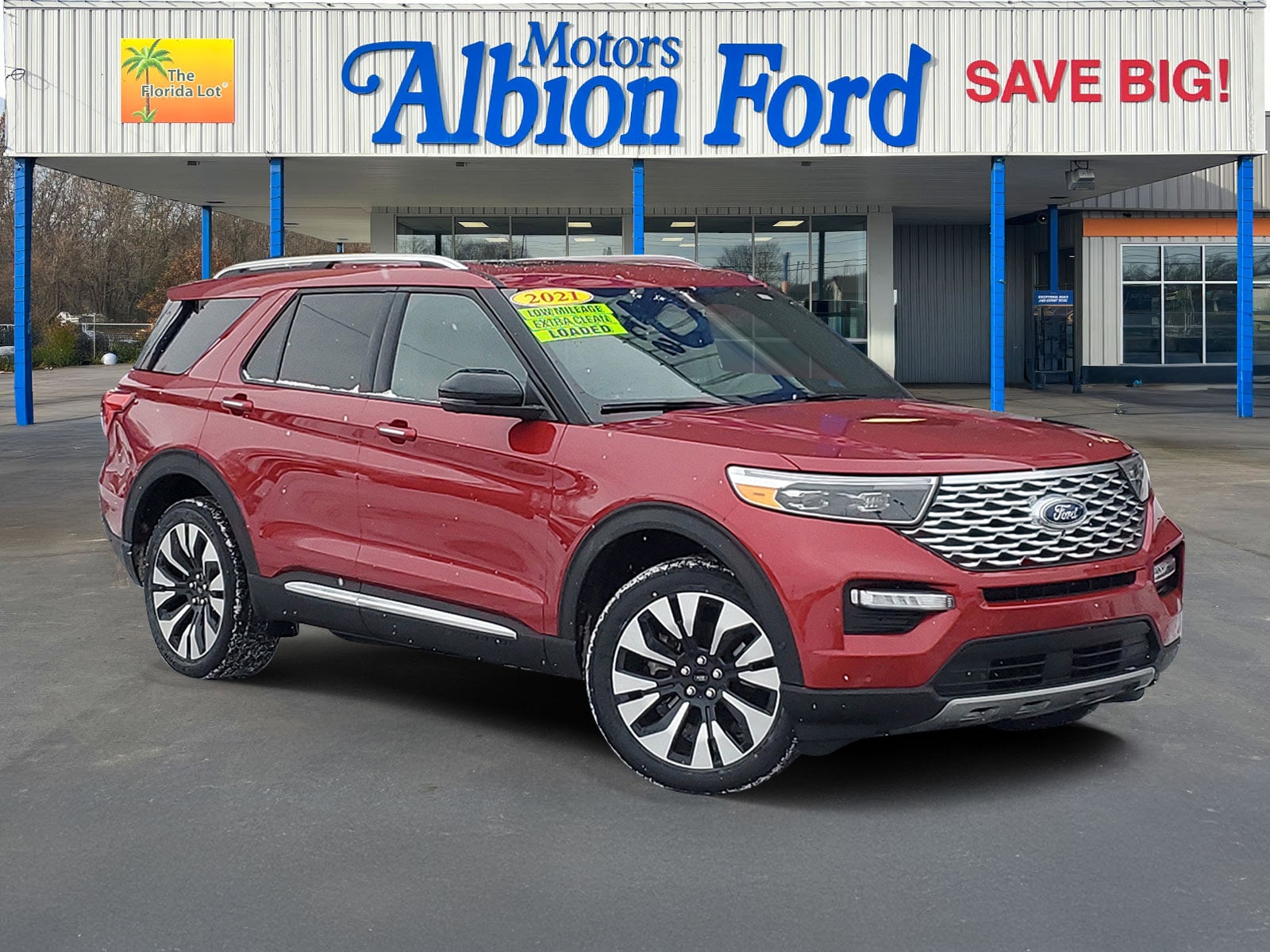 2021 Ford Explorer Platinum's photo