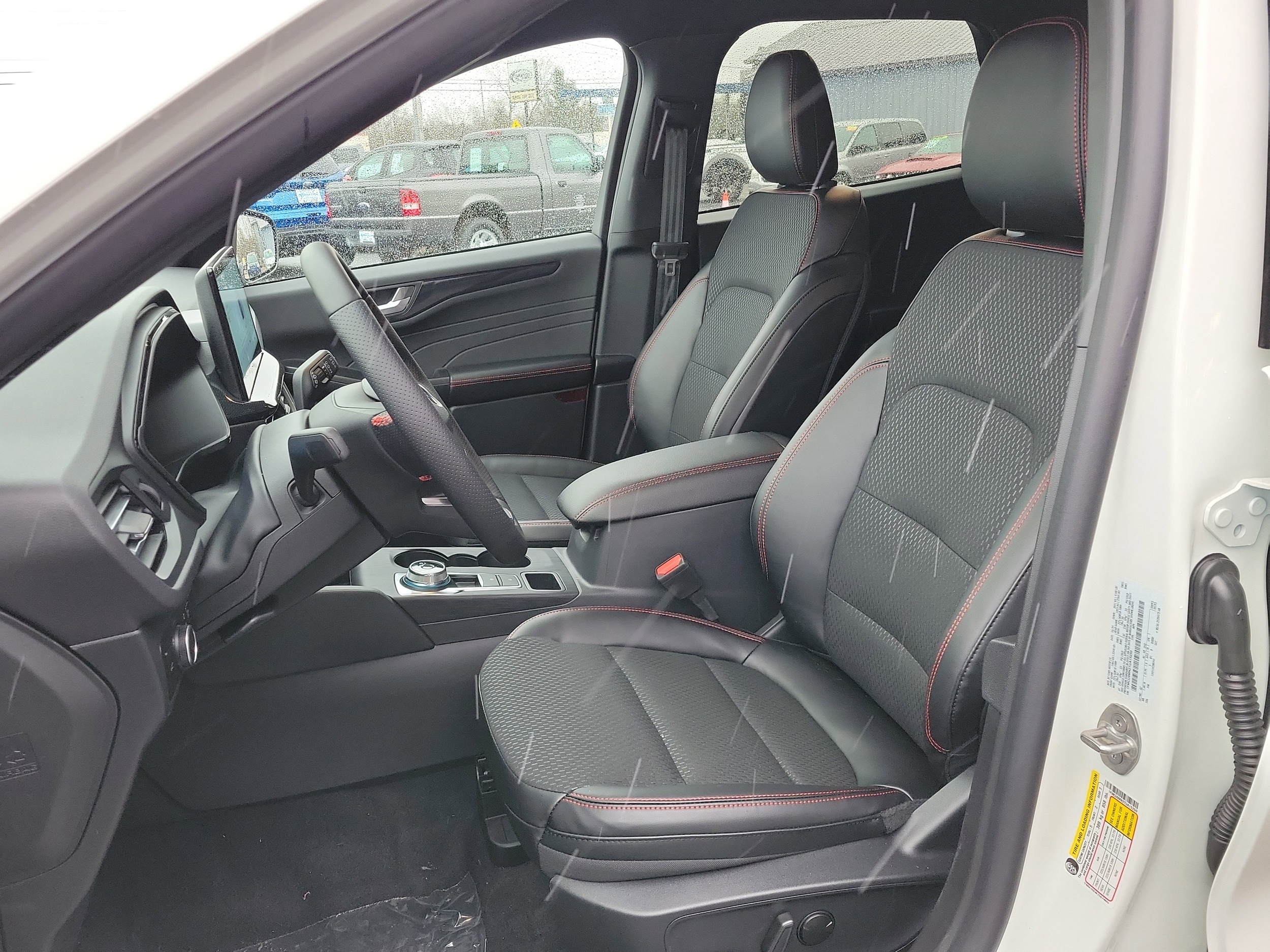 2026 Ford Escape ST-Line - Photo 9