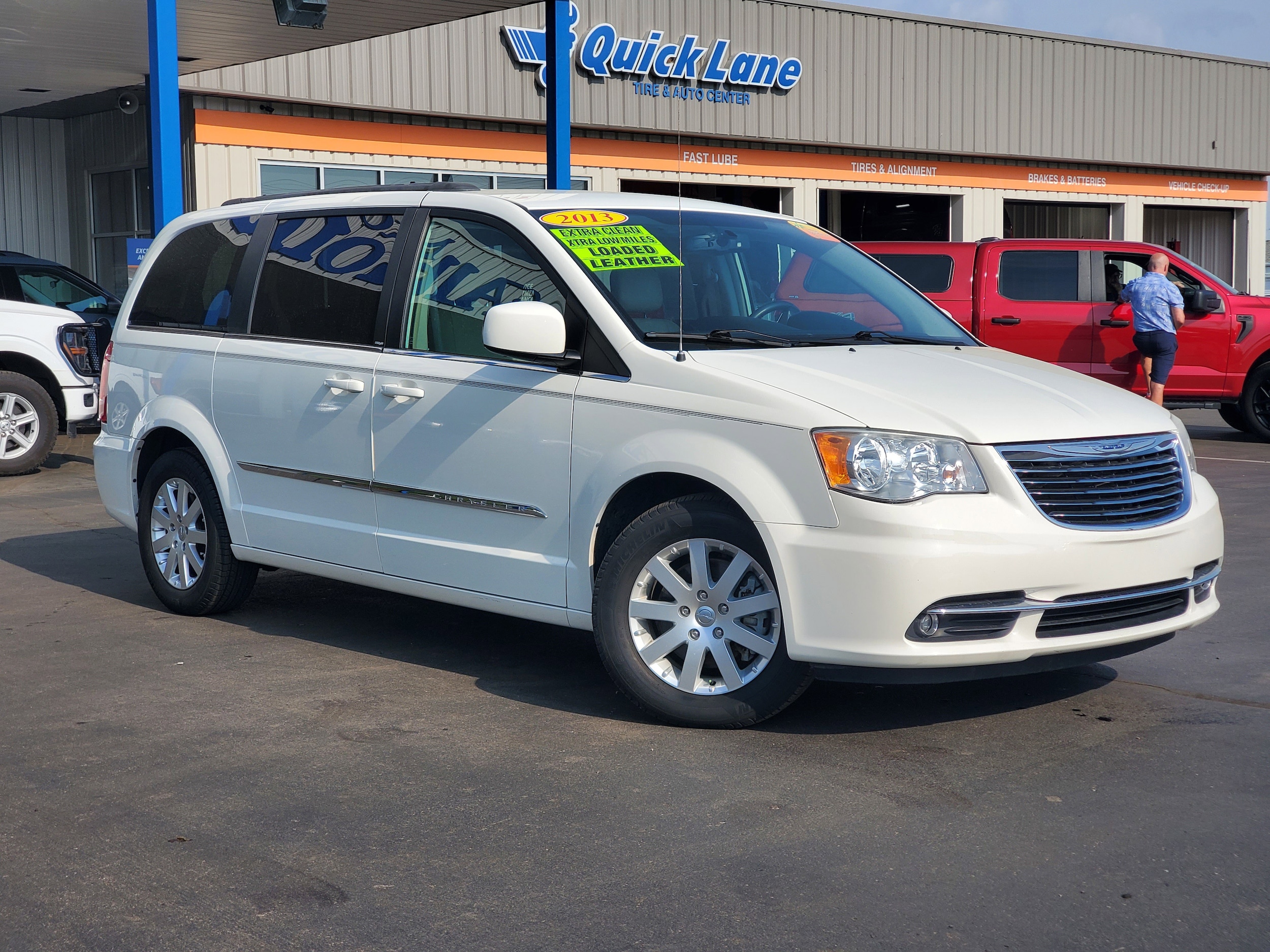 2013 Chrysler Town & Country Touring's photo