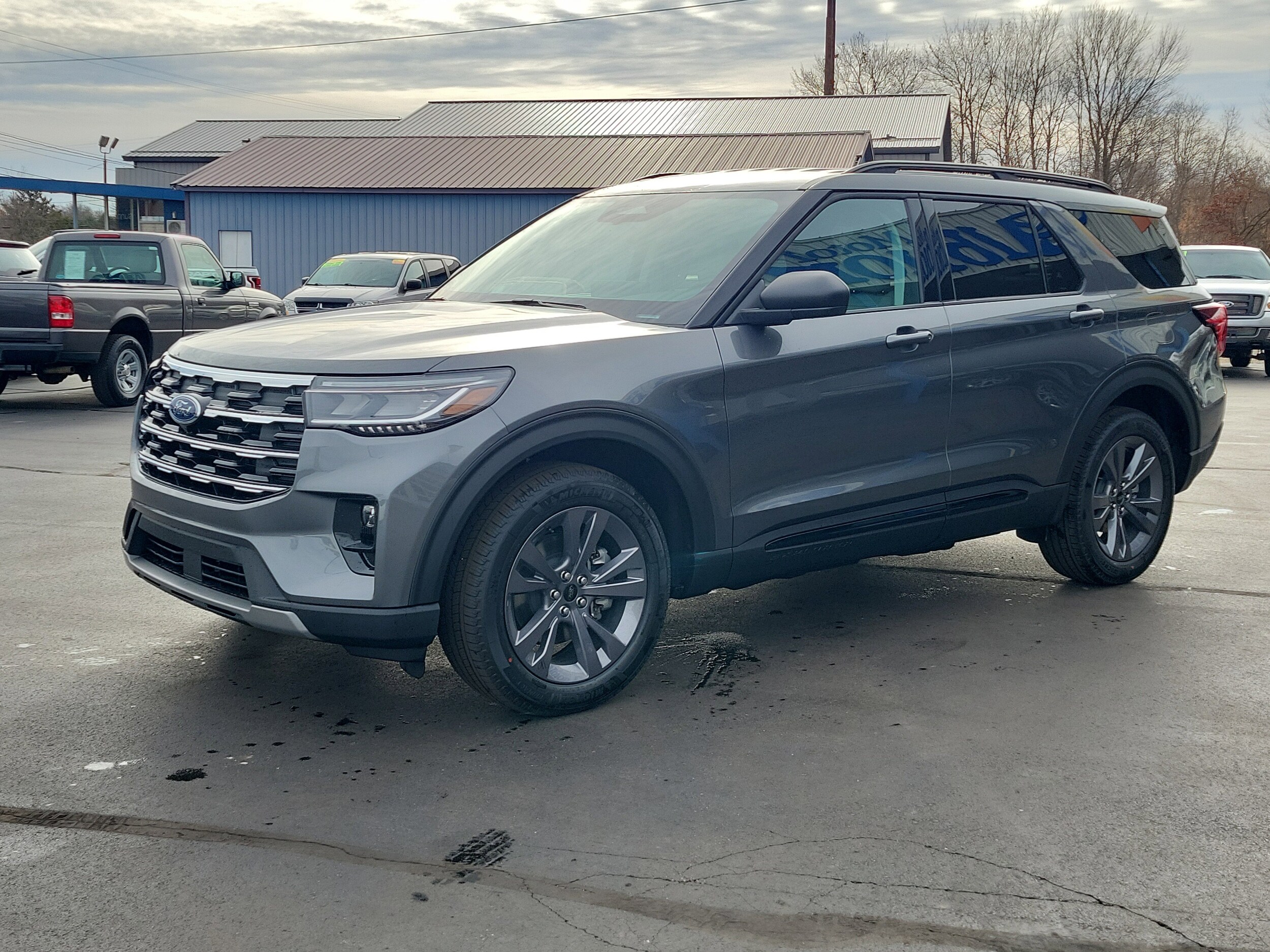 2026 Ford Explorer photo 2