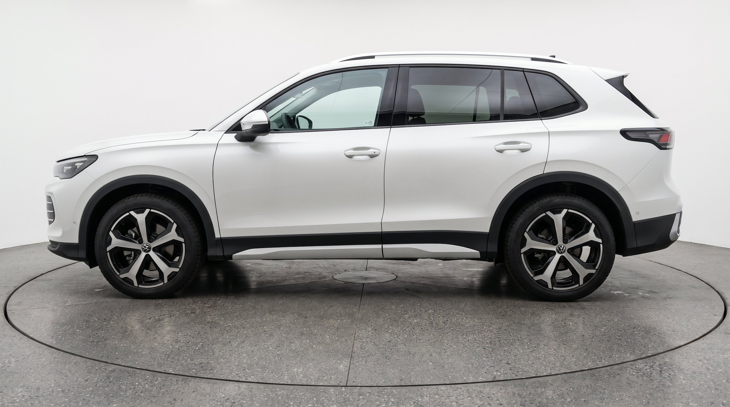 Thumbnail: 2026 Volkswagen Tiguan - 5