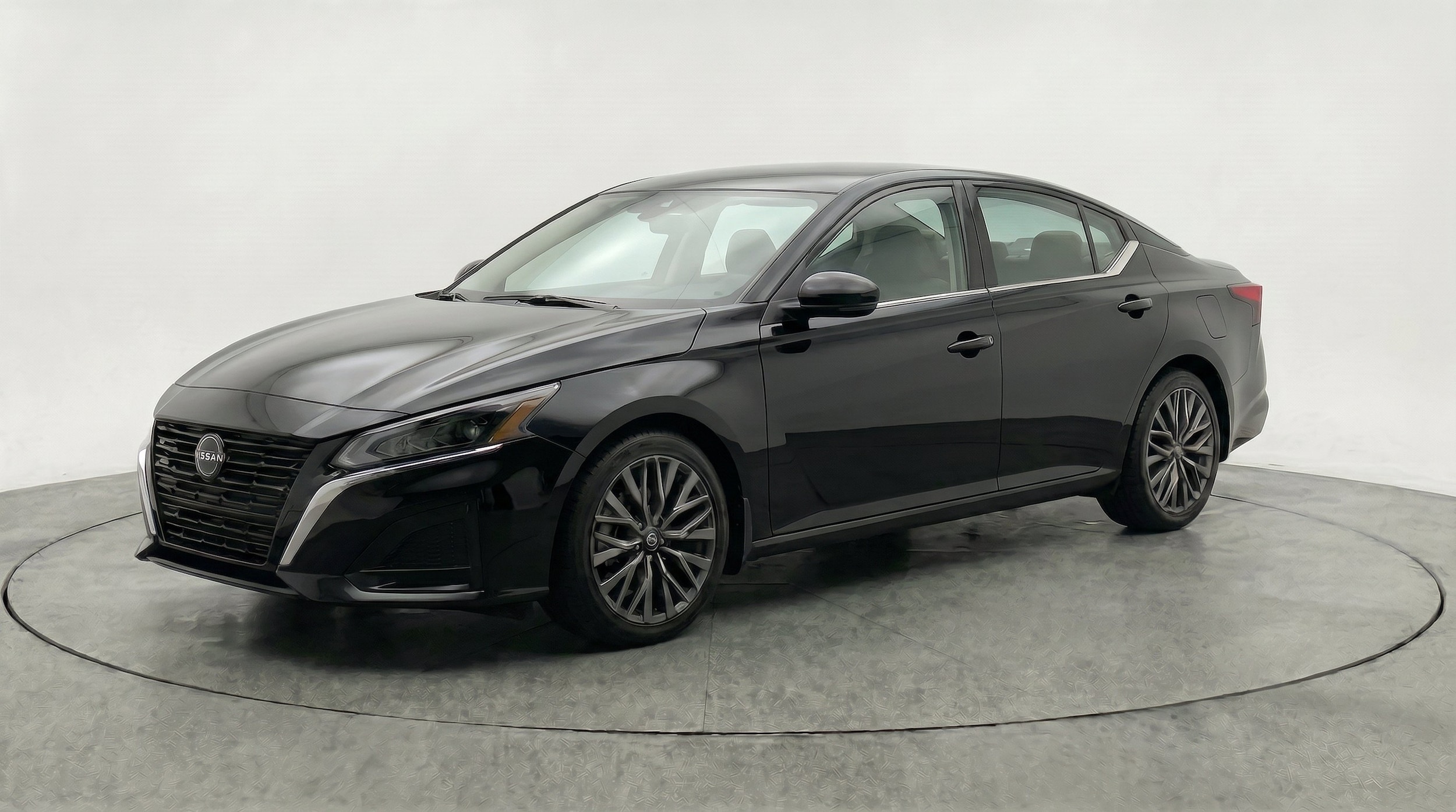 Thumbnail: 2025 Nissan Altima - 3